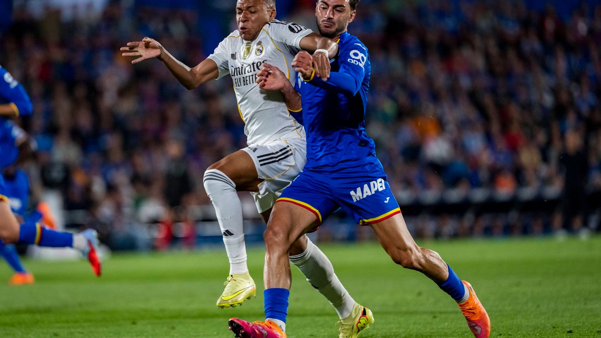 Juan Iglesias, ante Kylian Mbappé.