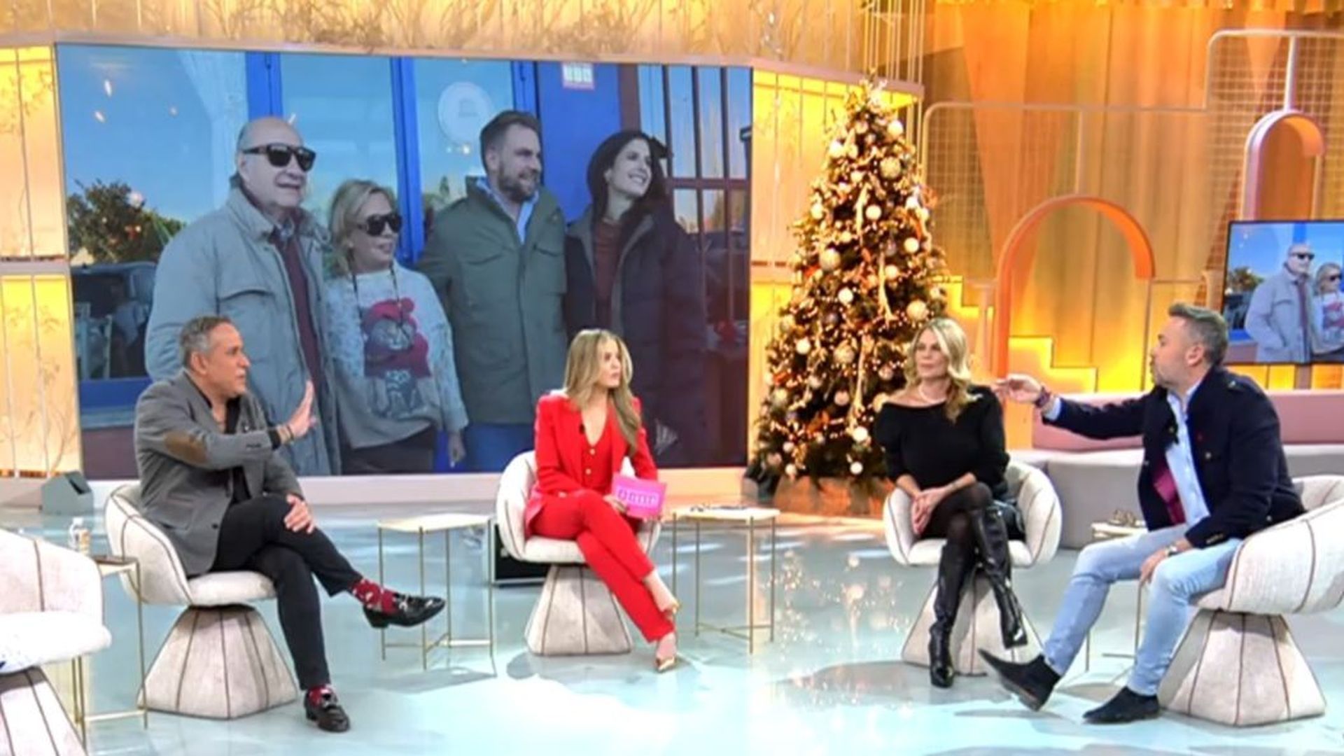 Kike Calleja y Aurelio Manzano, cara a cara en 'Fiesta' tras la ausencia de Terelu en la comida de Reyes de las Campos: "No tienes ni idea de lo que dices"