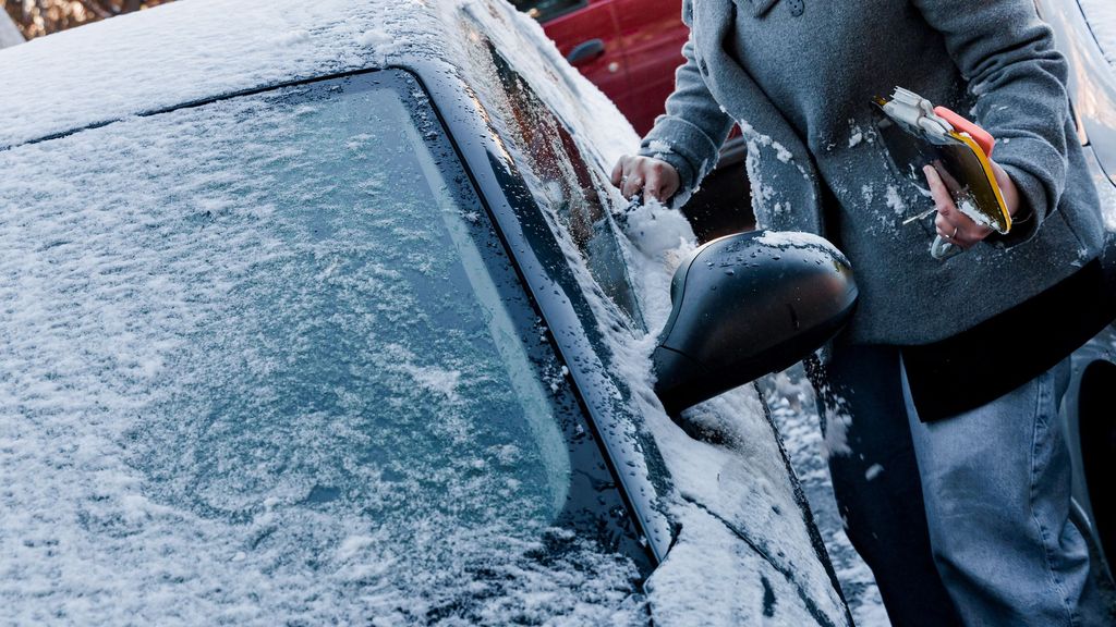 La nieve afecta a 55 carreteras y mantiene la alerta en casi todo el país: Guadalajara, en nivel rojo por -15 grados