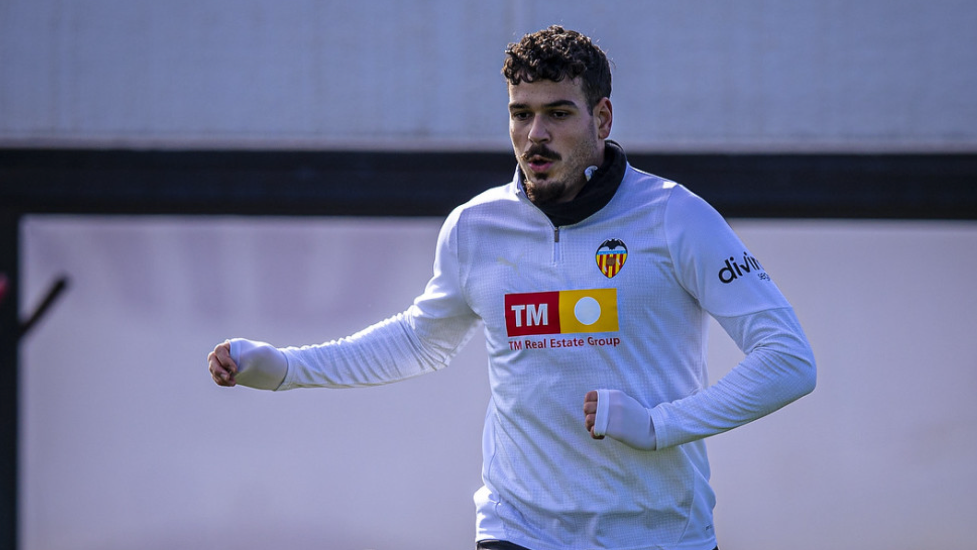 Ugrinic en el entrenamiento del Valencia CF