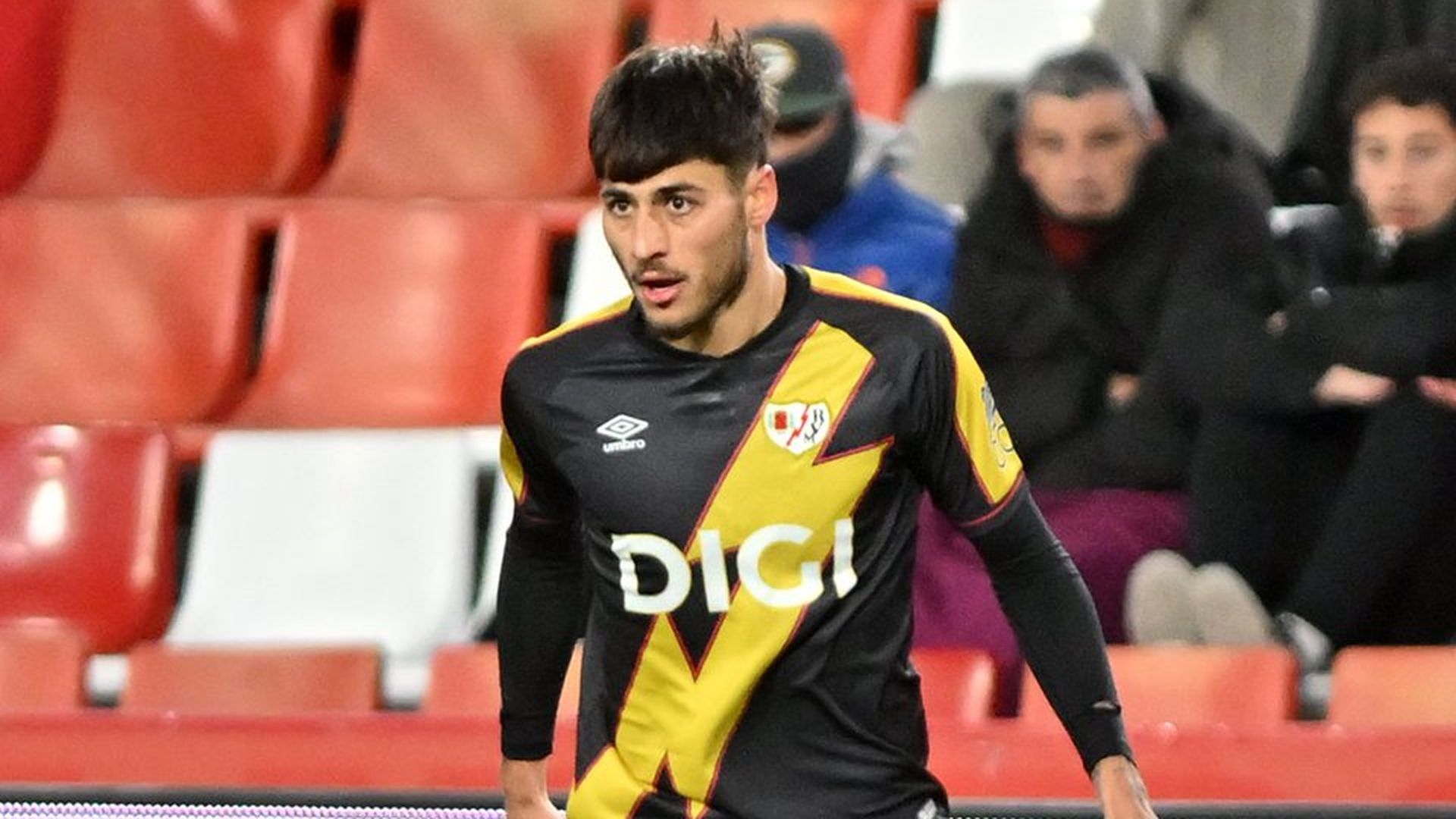 Carlos Martín en su debut con el Rayo Vallecano