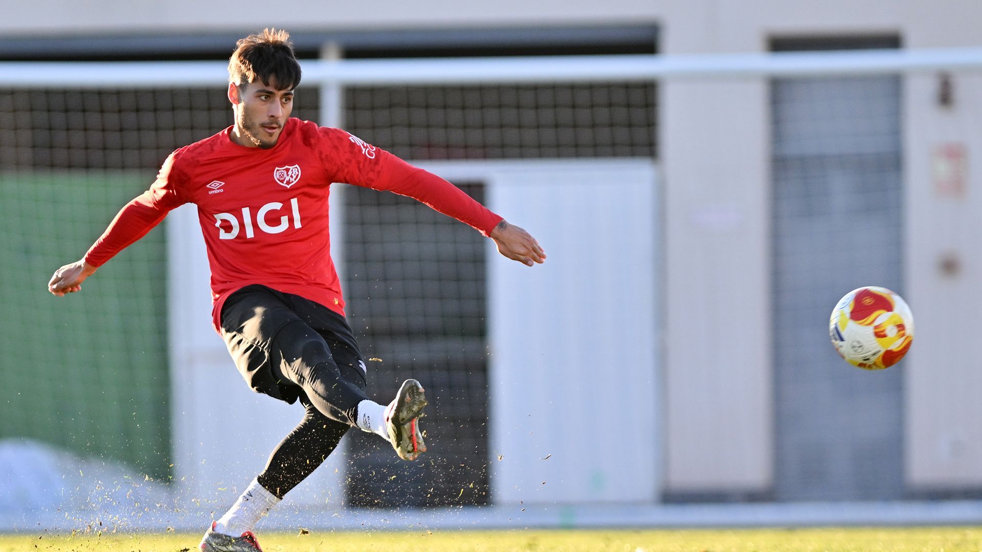 Carlos Martín entrenando con el Rayo Vallecano