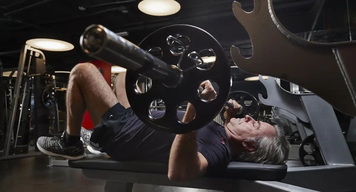 Carlos Sainz haciendo entrenamiento de fuerza