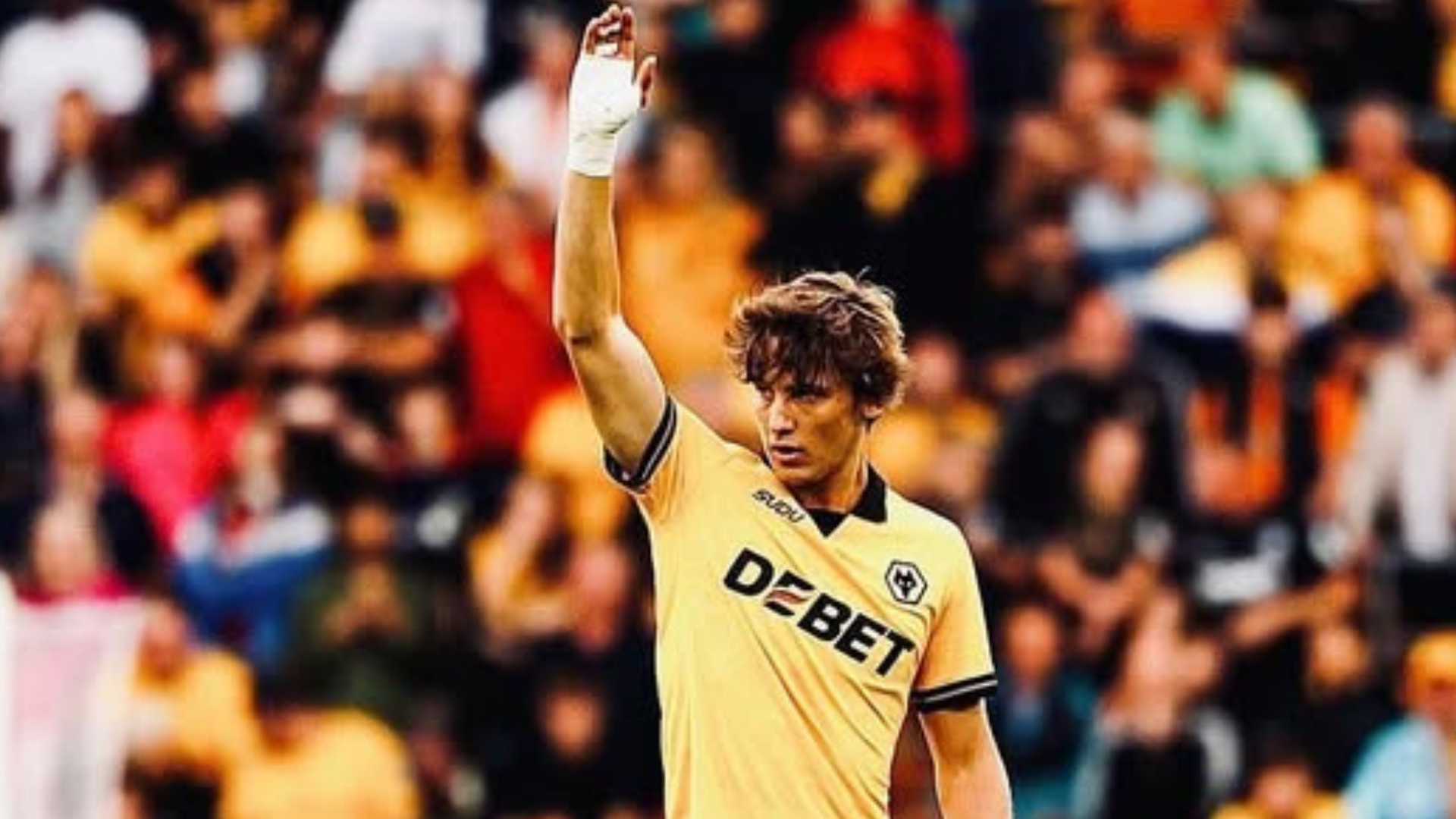 Fer López con los Wolves