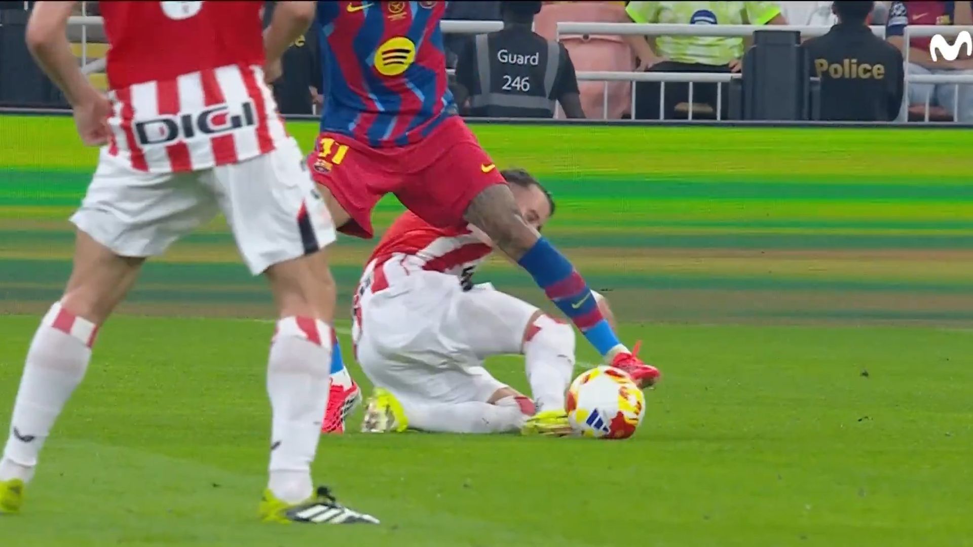 Jugada polémica antes del 1-0 del Barcelona Jugada polémica antes del 1-0 del Barcelona