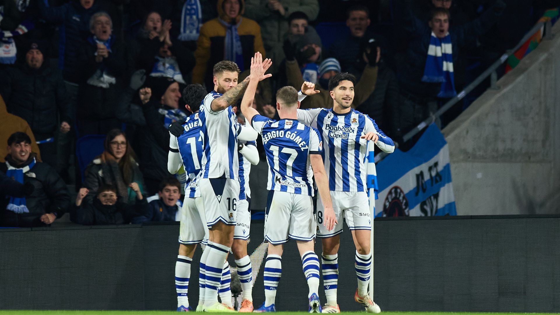 Los jugadores de la Real Sociedad celebrando el gol contra el Atlético de Madrid en LALIGA EA Sports