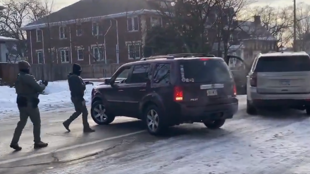 Muere una mujer tras ser disparada por un policía en las protestas de Minnesota, Estados Unidos