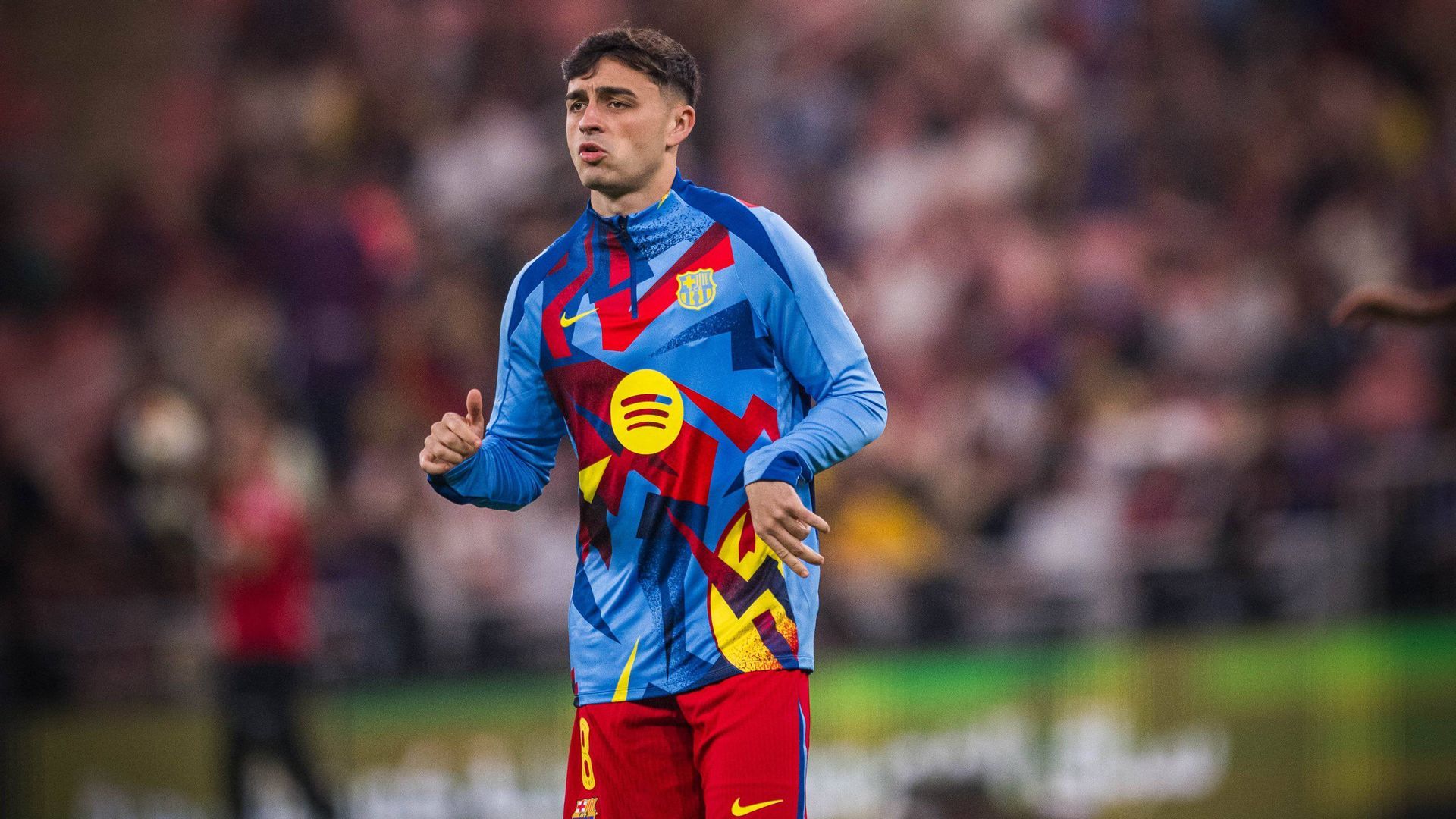 Pedri, en el calentamiento del partido contra el Athletic de Supercopa de España