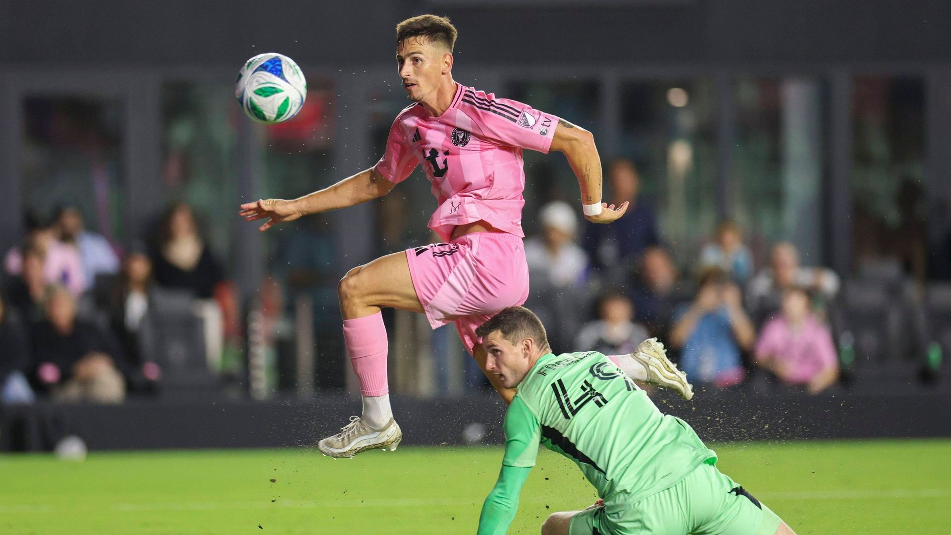 Tadeo Allende con el Inter de Miami de Leo Messi.jpg