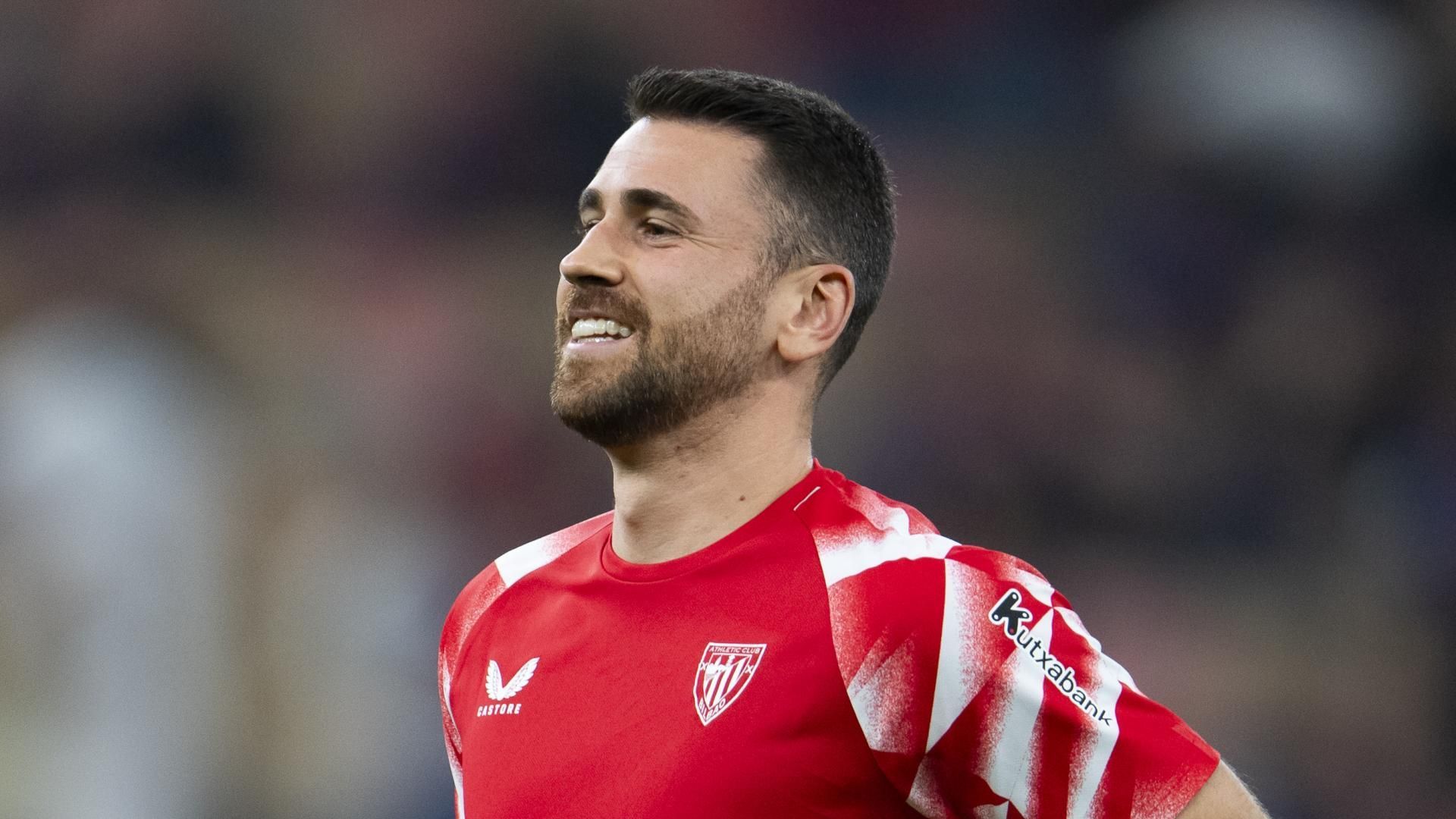 Unai Simón calienta en Yeda para jugar la Supercopa