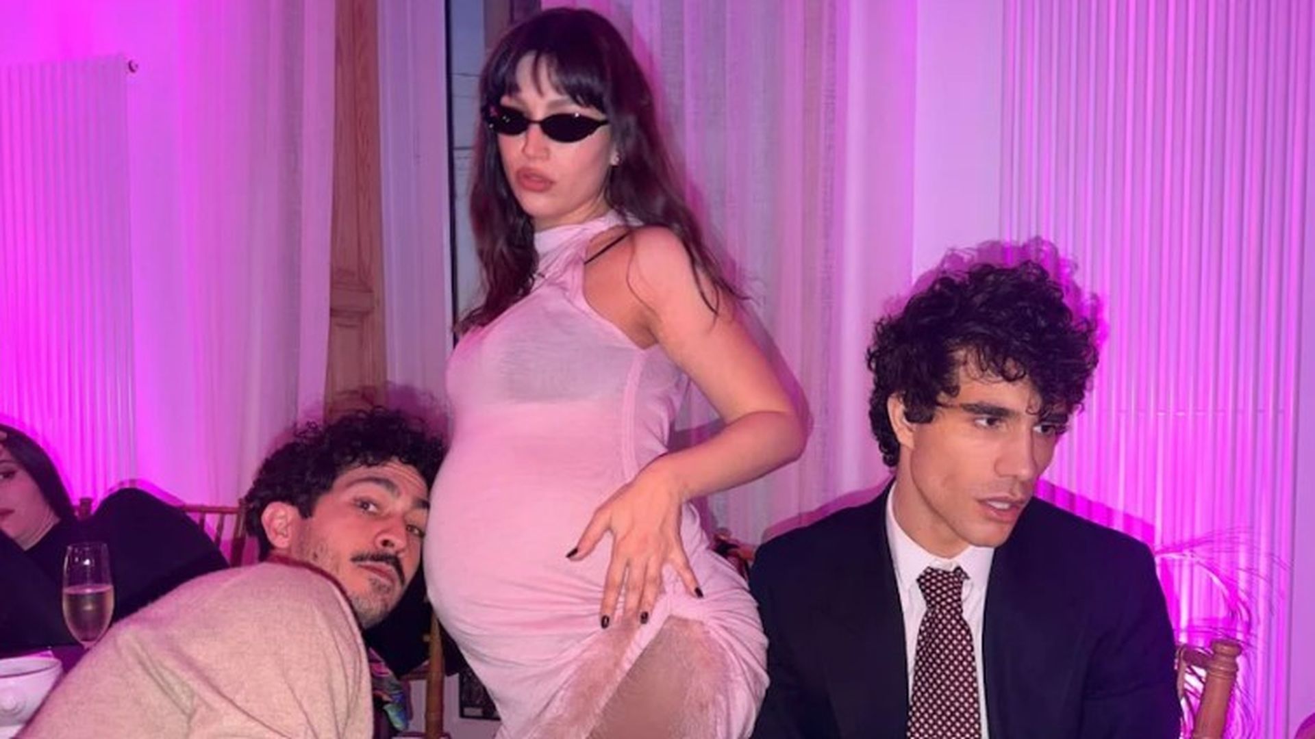 Chino Darín, Úrsula Corberó y Javier Calvo en la fiesta de Nochevieja de Los Javis