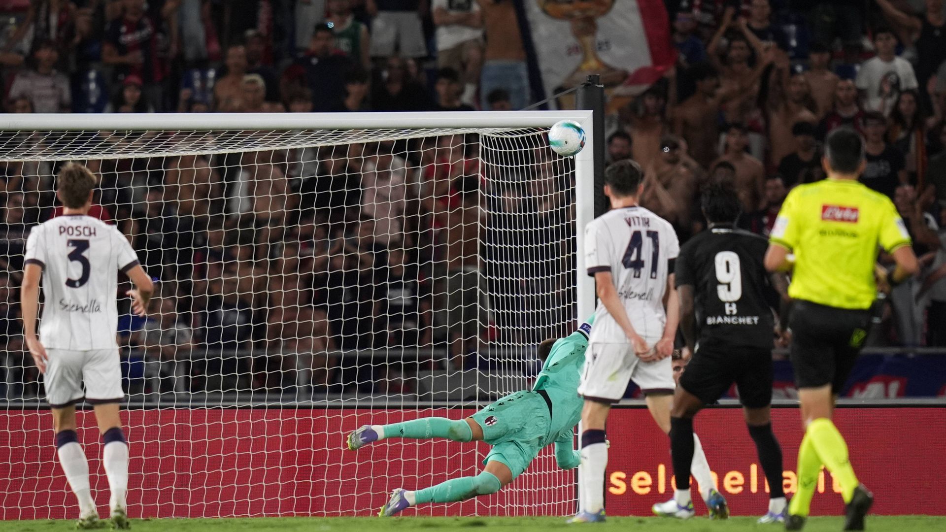 Eddie Salcedo, en un partido del OFI Creta