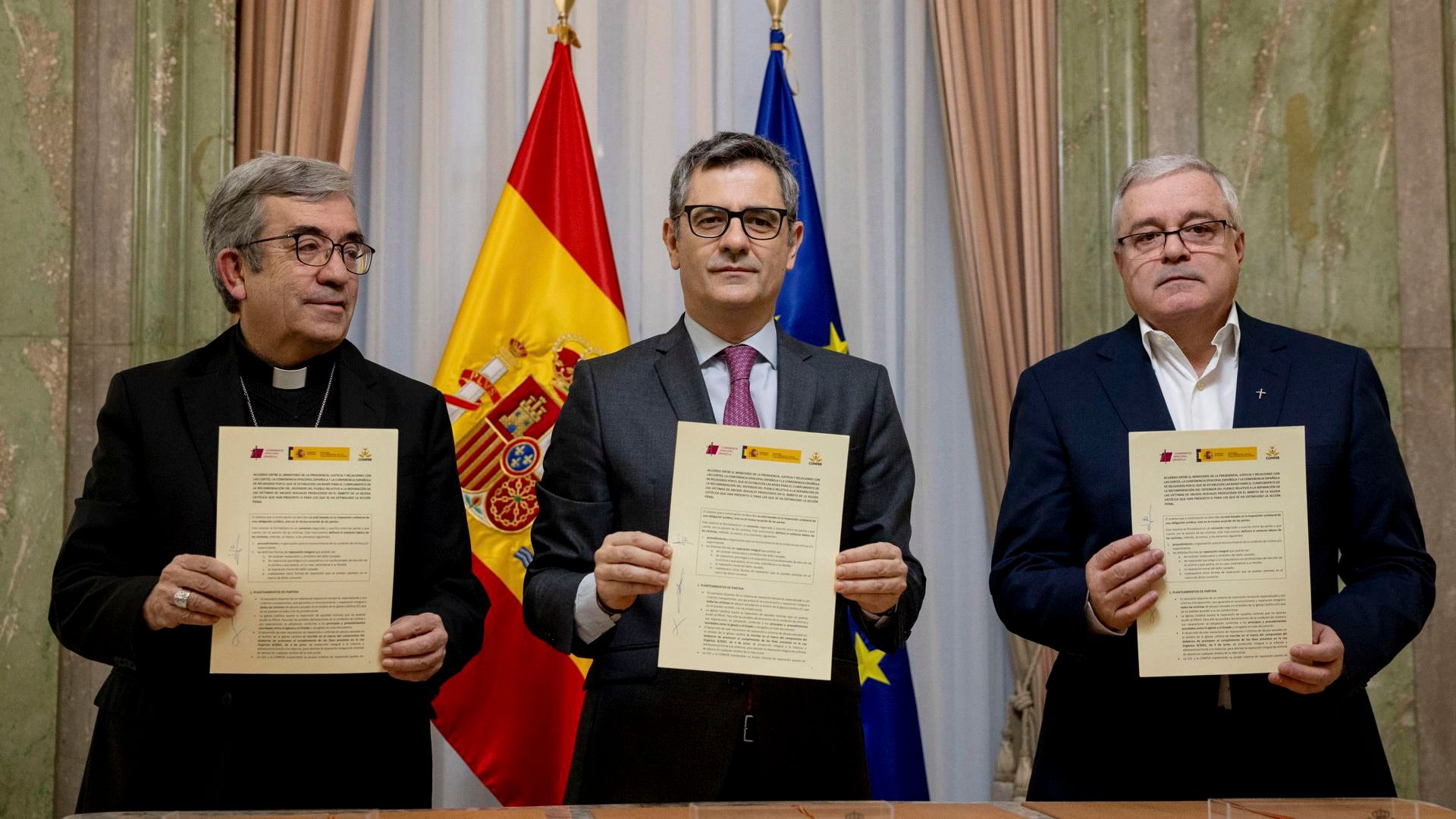 El ministro de la Presidencia, Félix Bolaños junto a los máximos representantes de la Iglesia, Luis Argüello y Jesús Díaz Sariego.