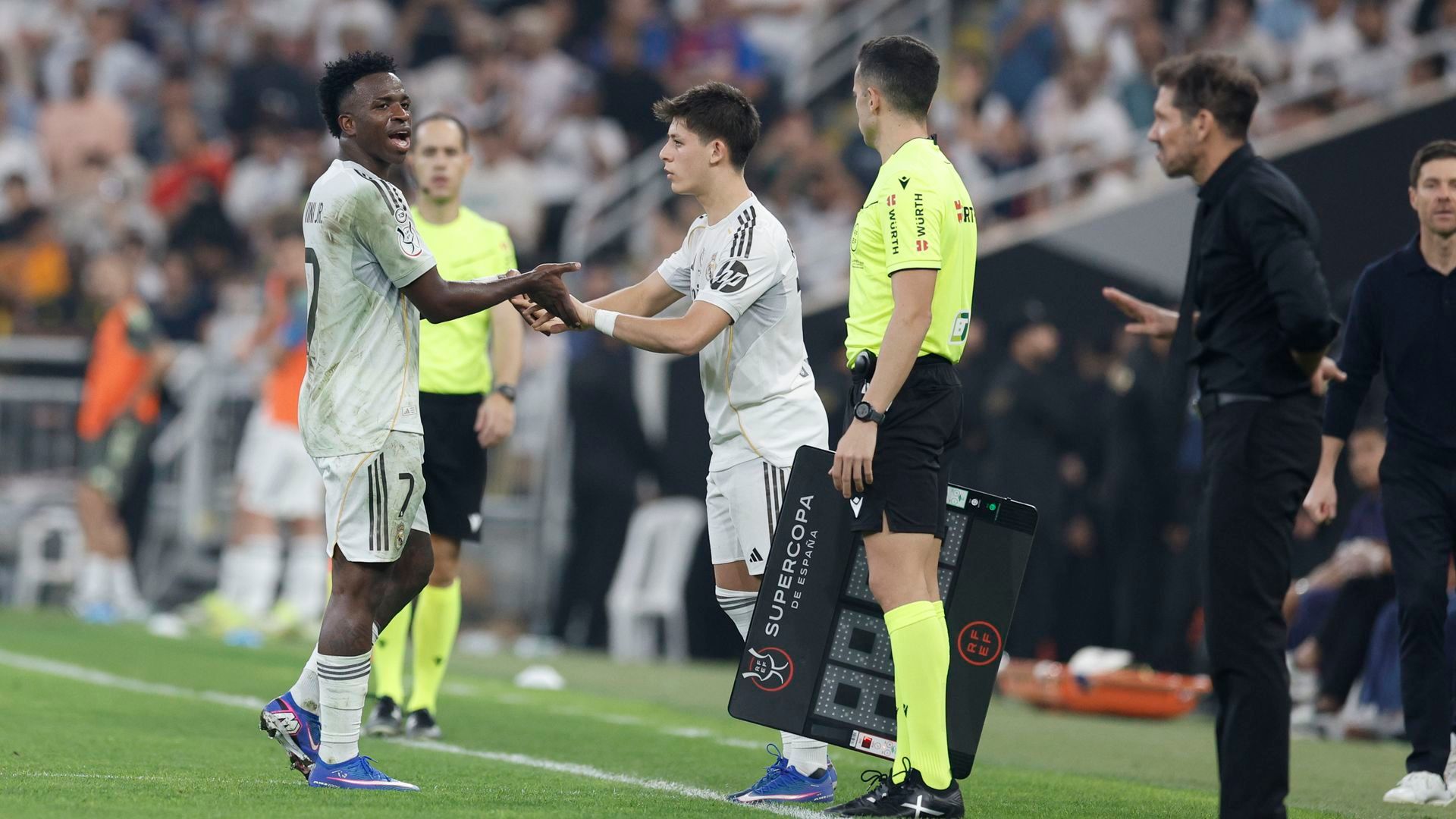 El pique entre Vinicius y Simeone en la Supercopa