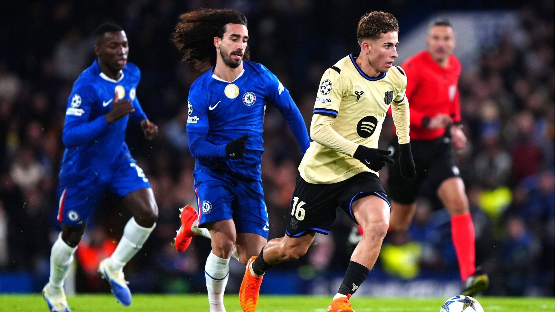 Fermín López ante el Chelsea