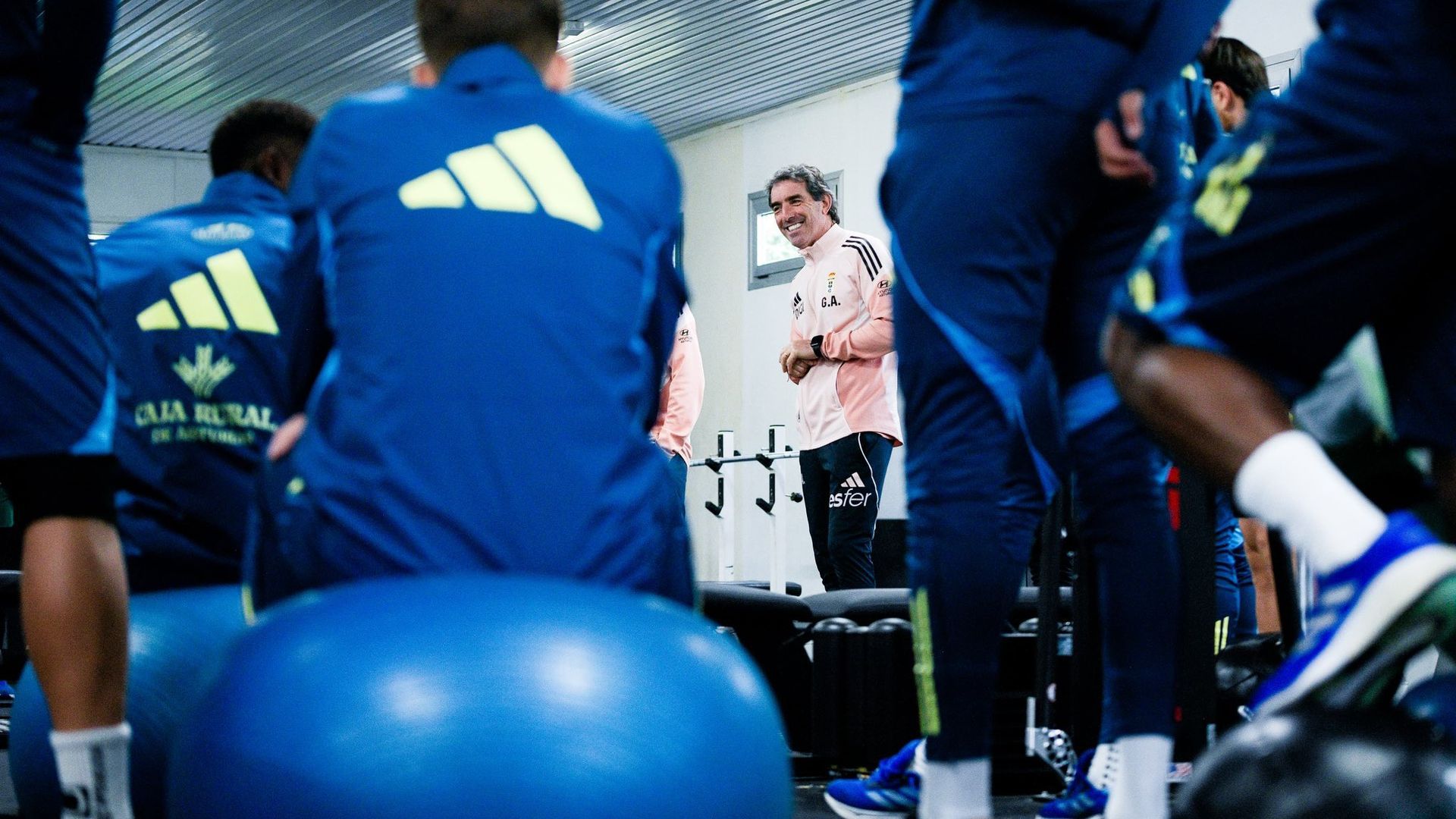 Guillermo Almada dirige una sesión de entrenamiento Guillermo Almada dirige una sesión de entrenamiento