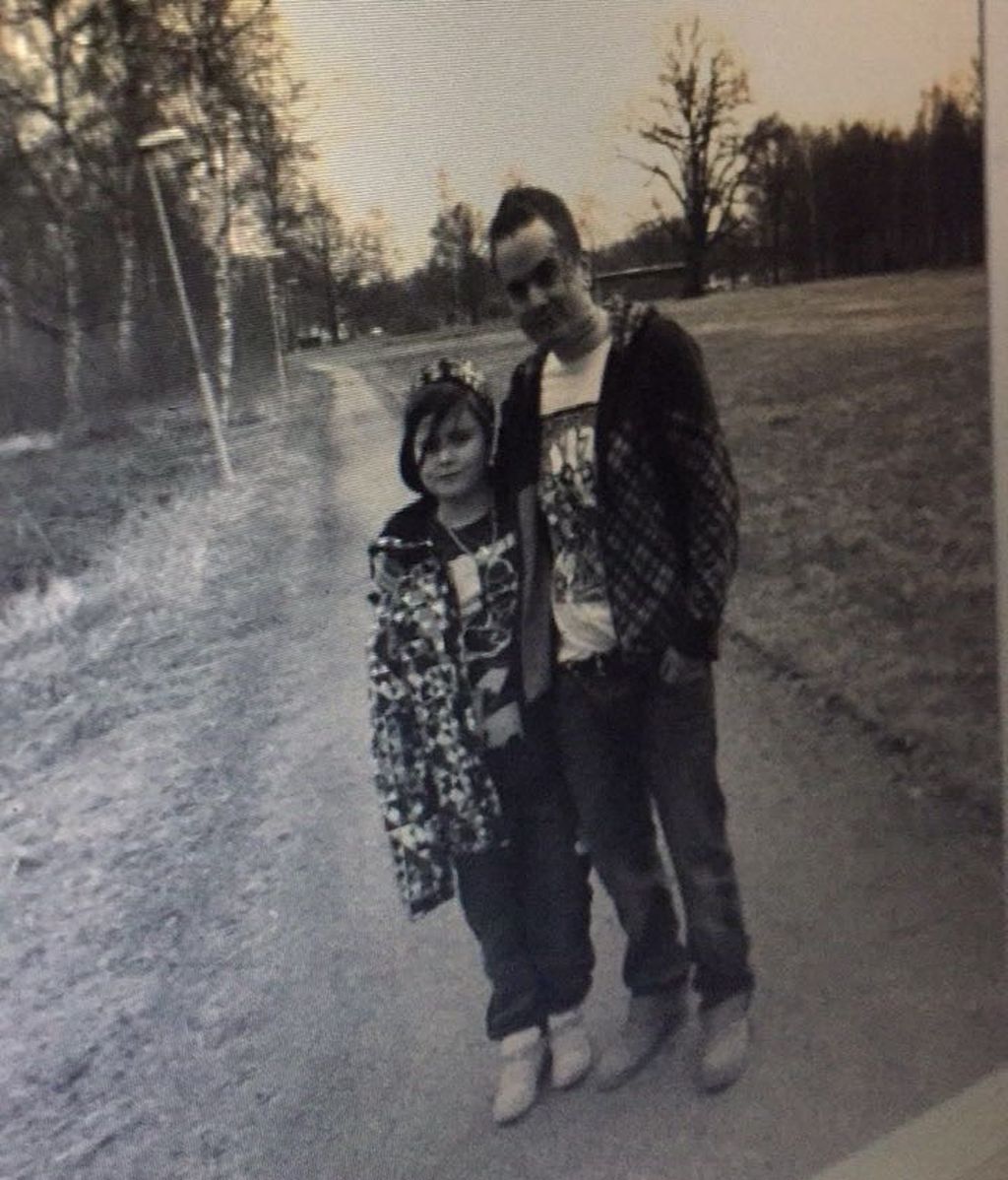 Jamie-Lee Arrow junto a su padre