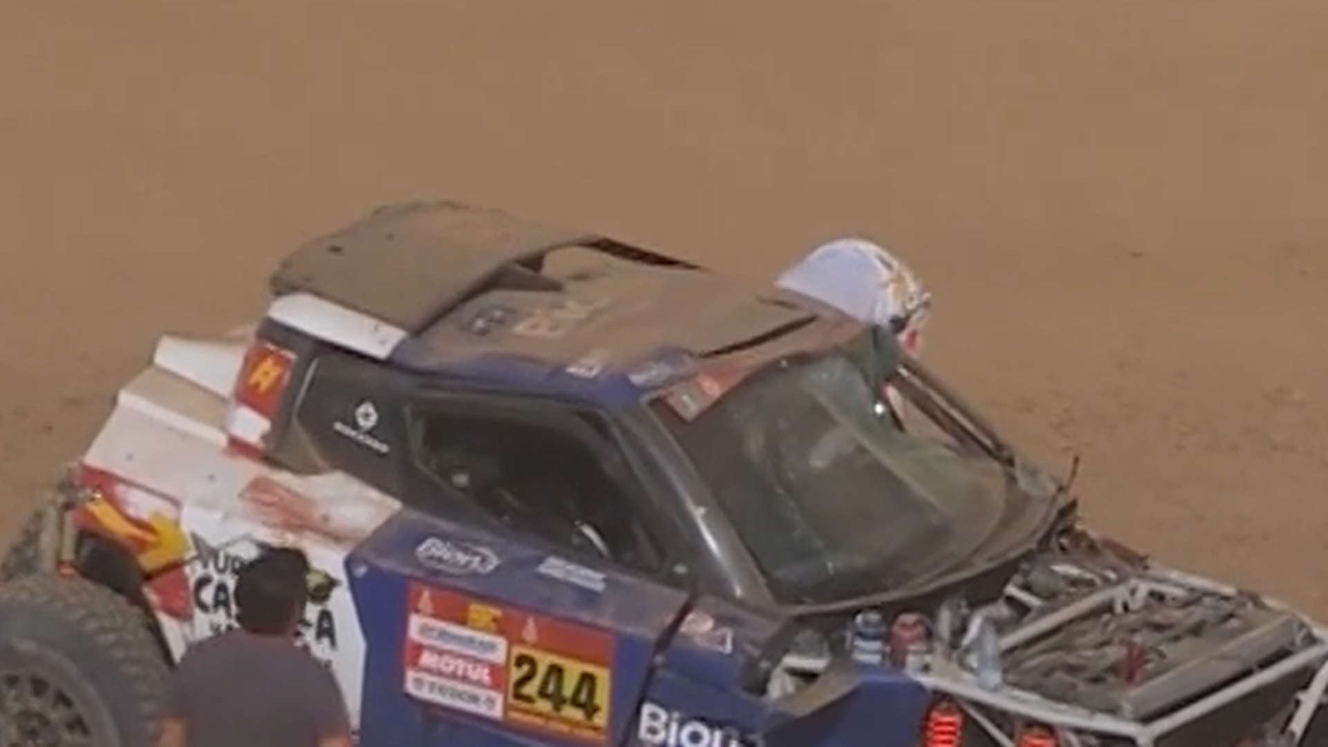 Jesús Calleja, parado en el desierto tras sufrir un grave accidente