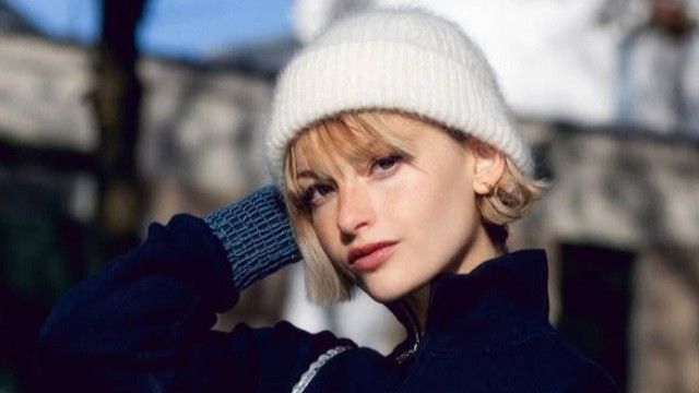 Las francesas hidratan su piel con bruma facial. FUENTE: Instagram @camilleyolaine