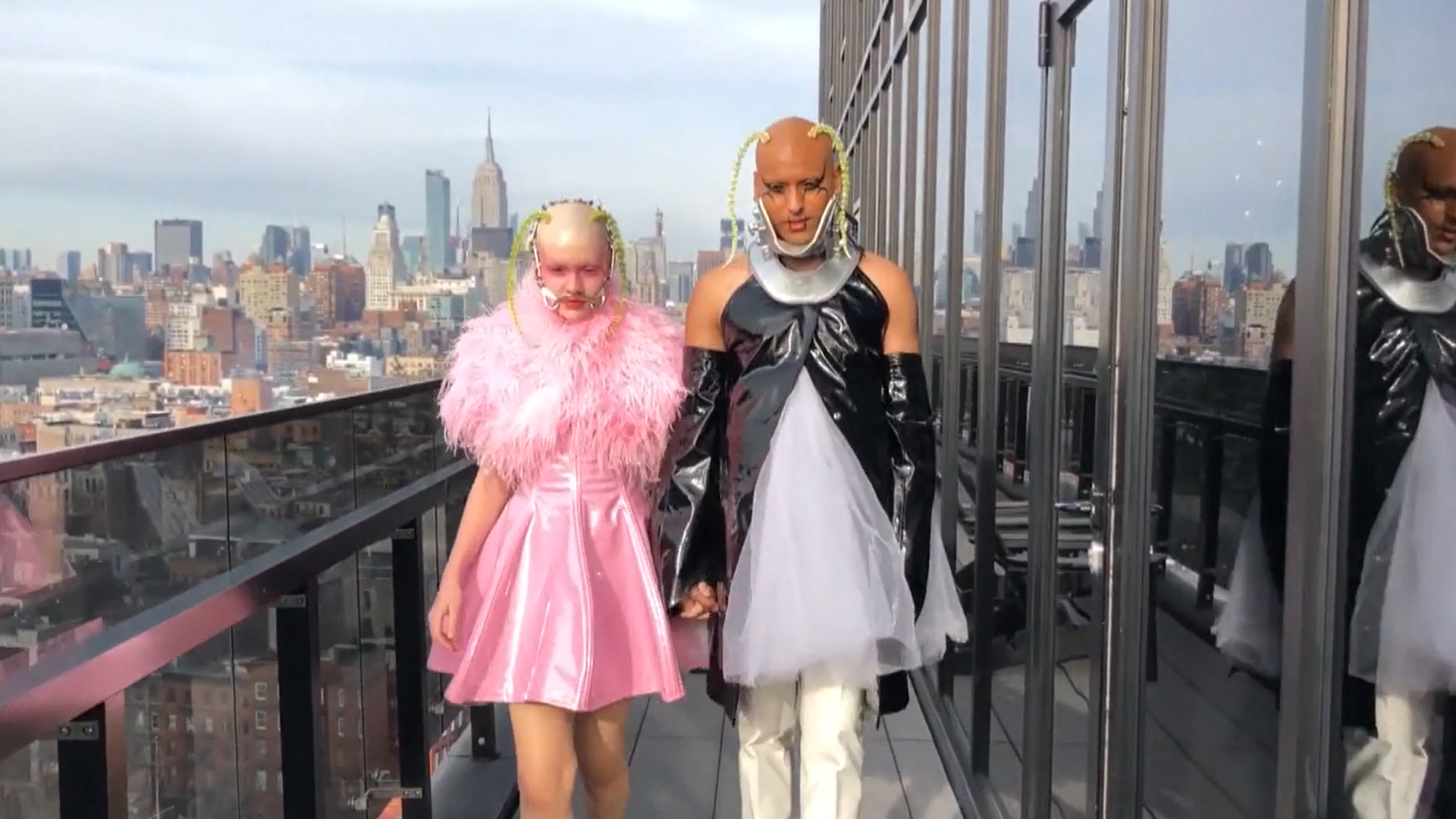 Los diseñadores 'post humanos' que visten a Lady Gaga: así es el controvertido trabajo de una firma que ensalza lo grotesco