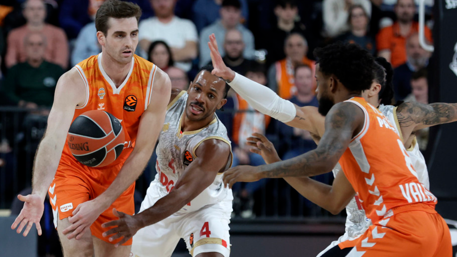 Valencia Basket cae ante el As Monaco en el Roig Arena Valencia Basket cae ante el As Monaco en el Roig Arena