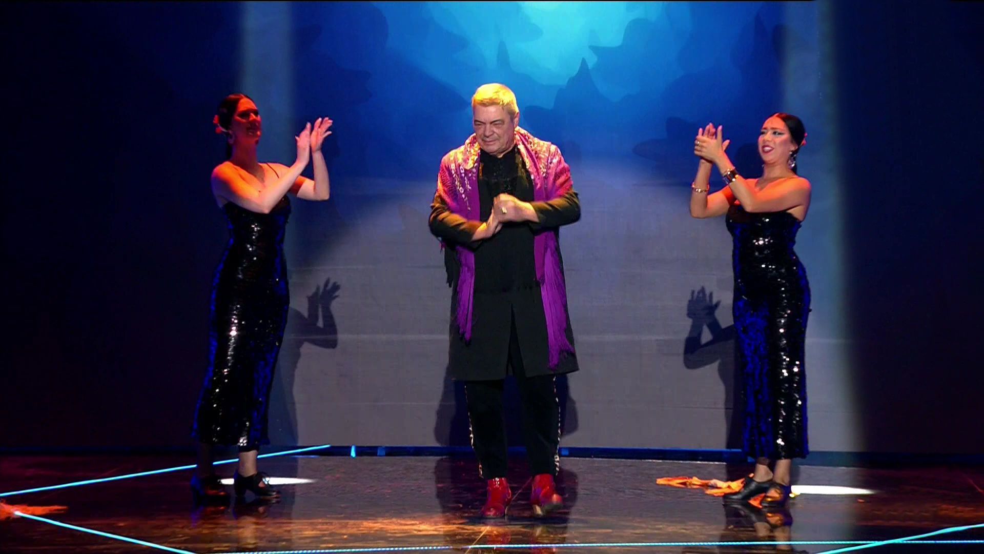 Antonio Canales entra bailando a plató