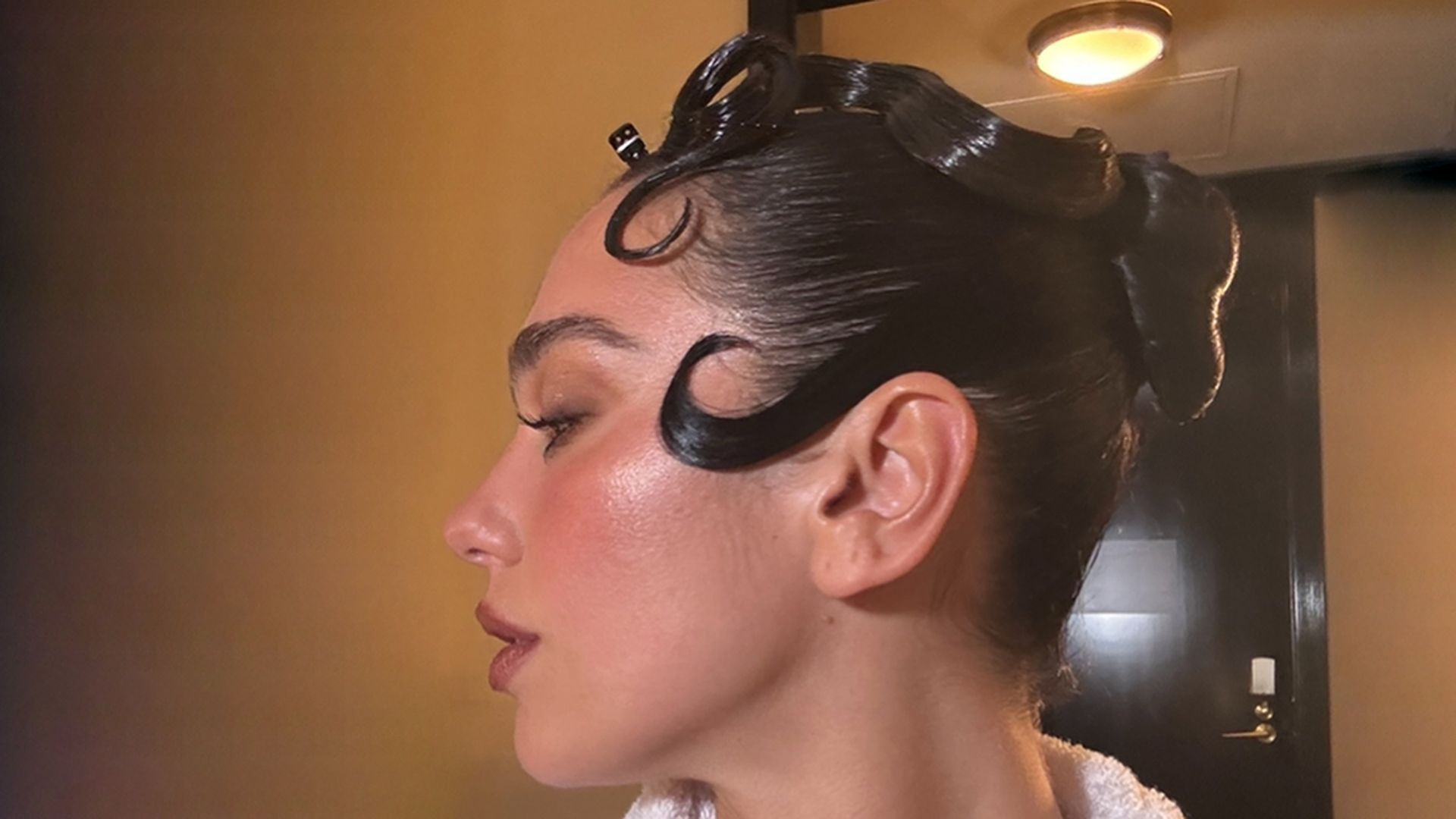 Cómo maquillar las cejas pobladas