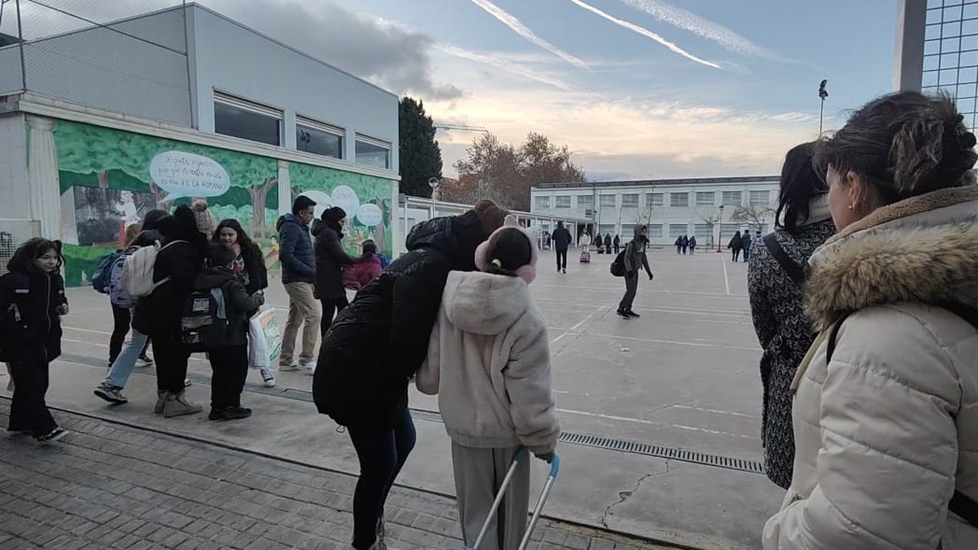 Dando clase por debajo de los diez grados en Valencia: "Estamos sentados con abrigo y guantes"