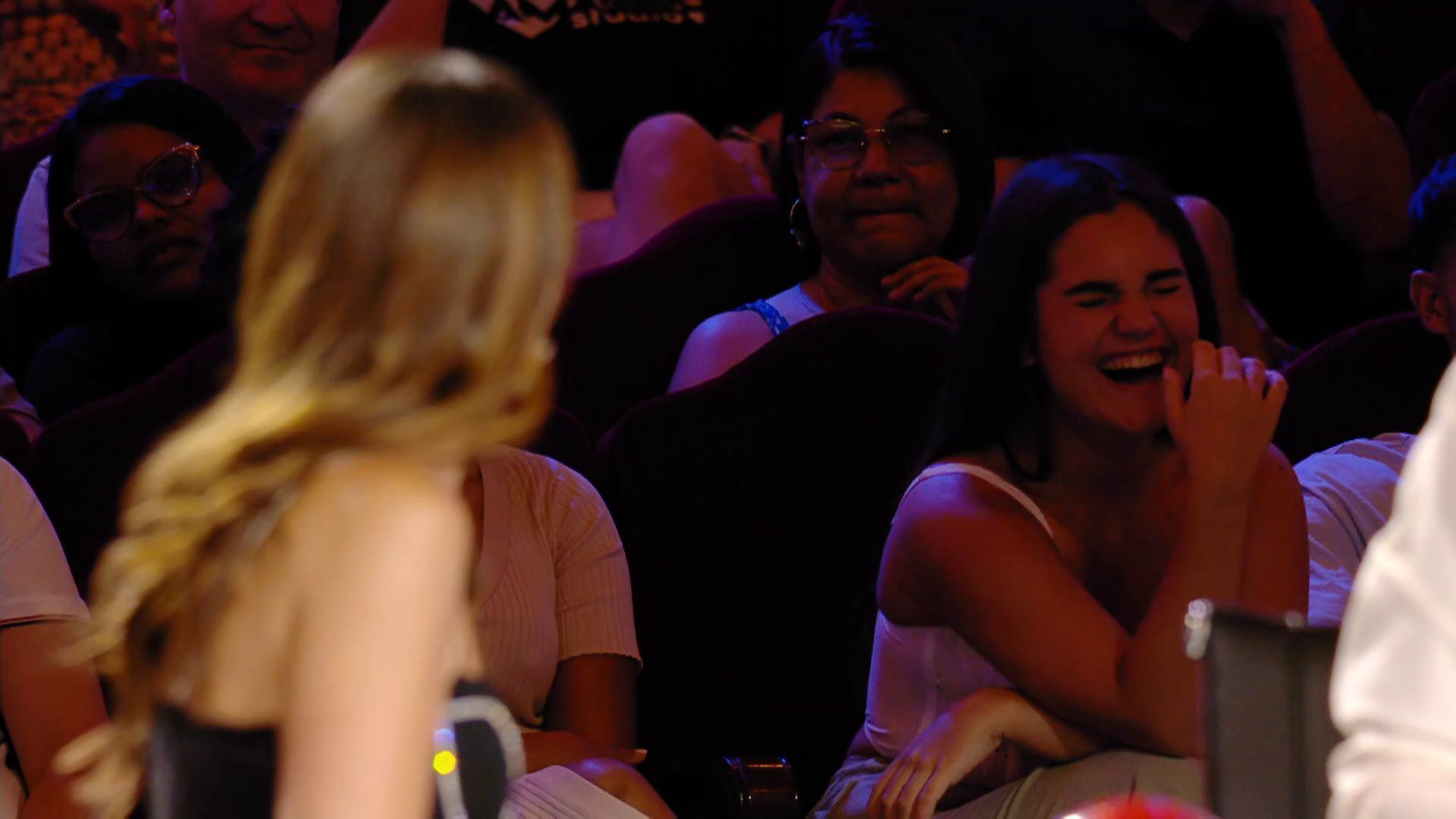 Daniella Bustamante se parte de la risa con la imitación a su padre