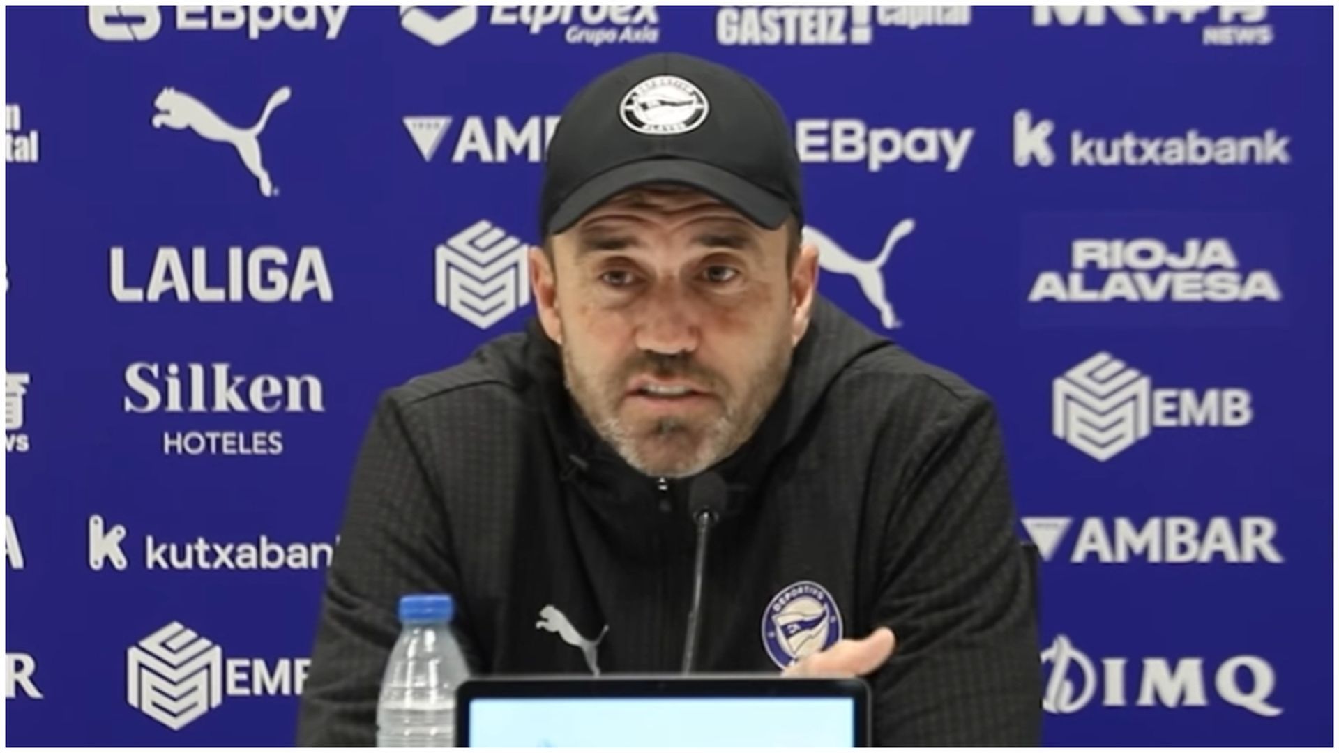 Eduardo Coudet, en rueda de prensa Eduardo Coudet, en rueda de prensa