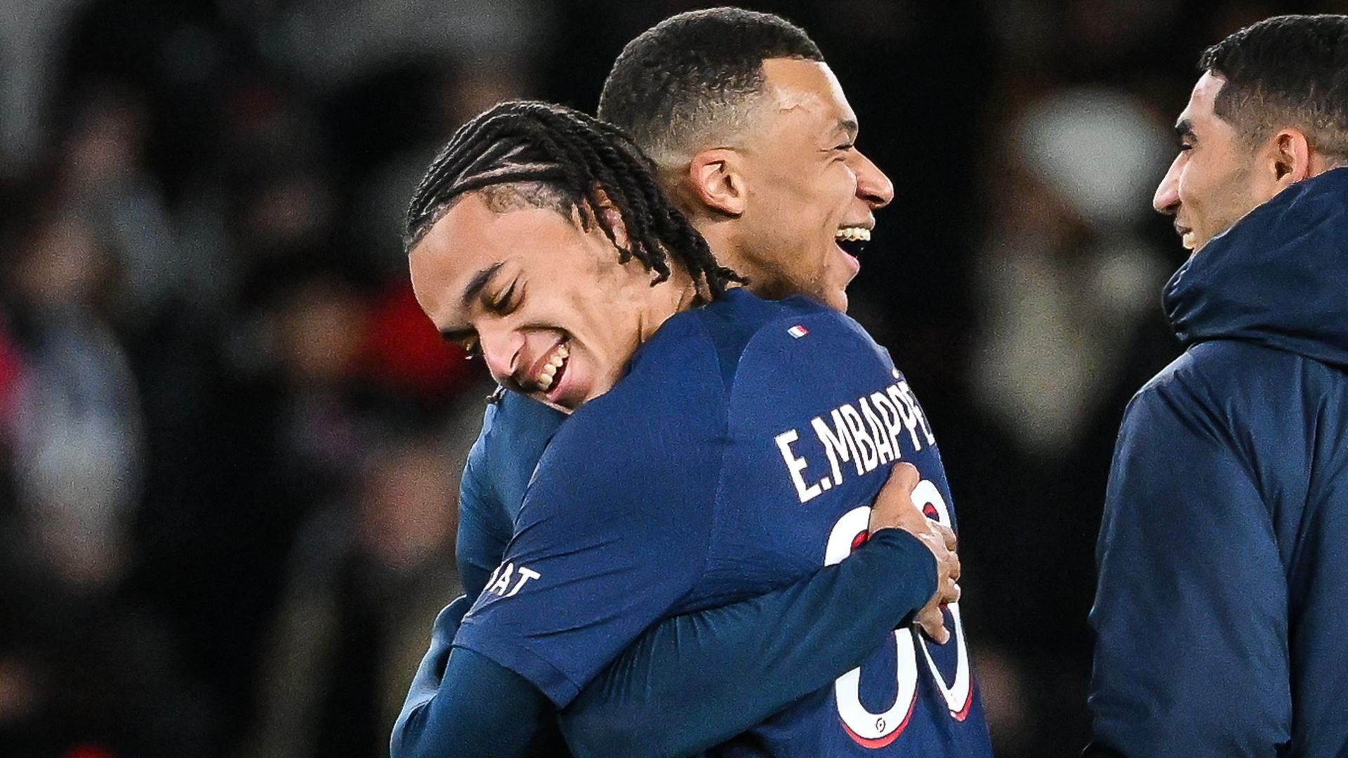 Ethan Mbappé con su hermano Kylian