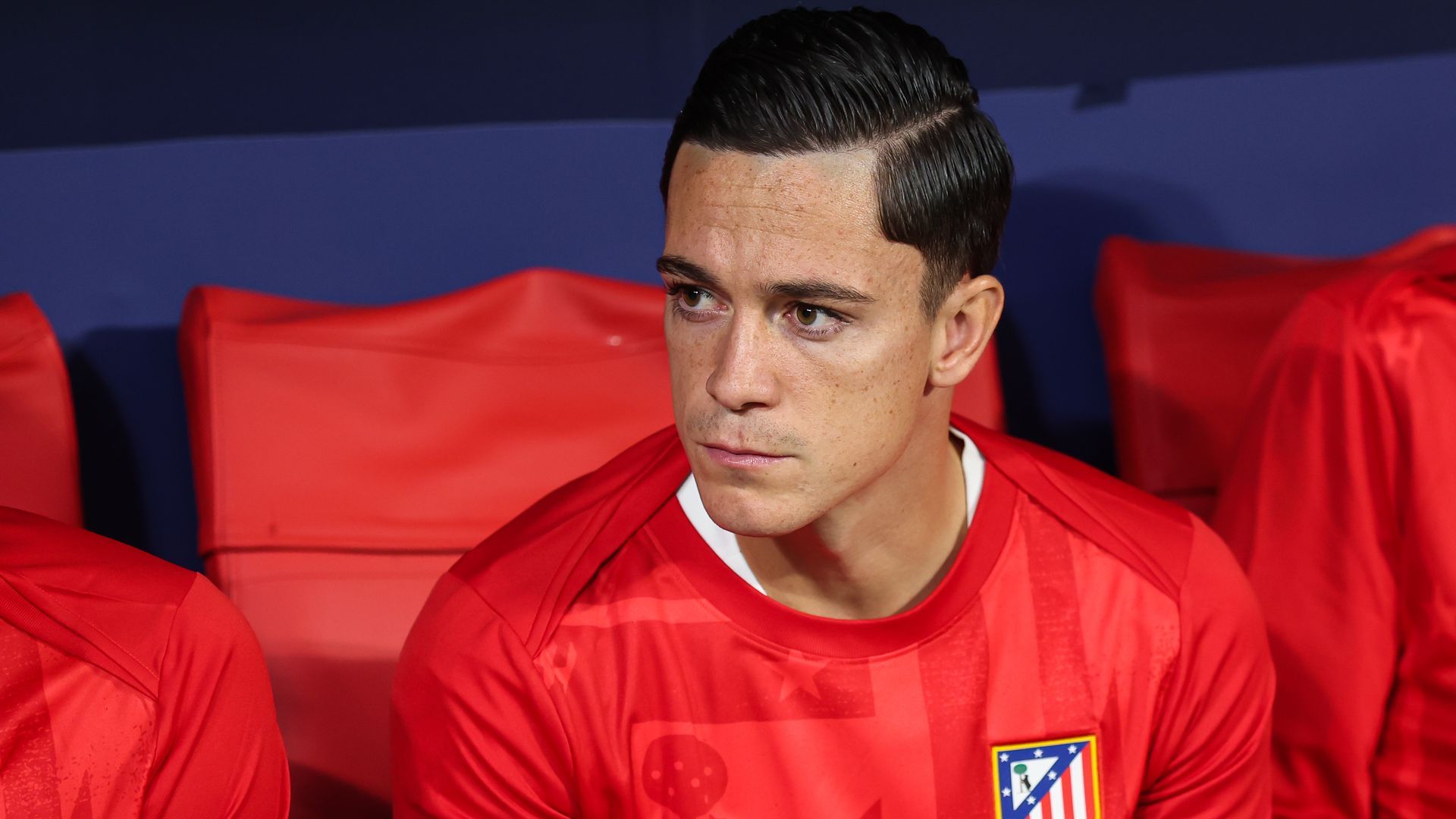 Giacomo Raspadori en el banquillo del Atlético