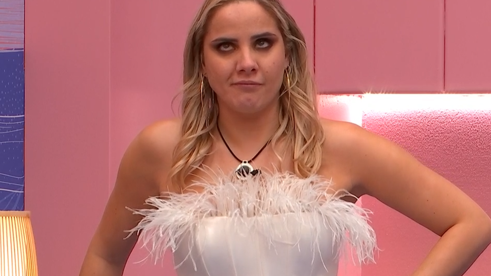 Gloria no se muerde la lengua