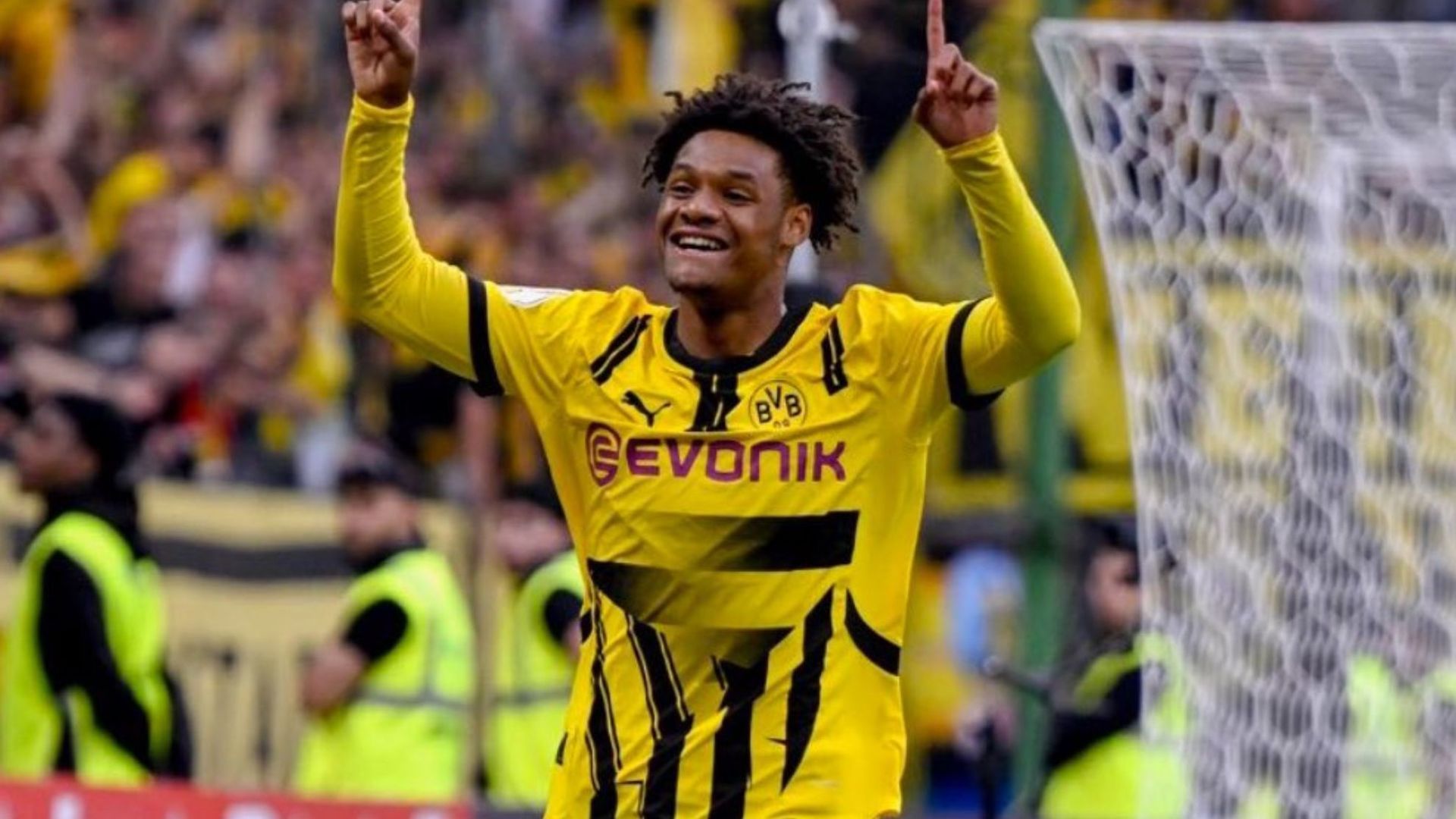 Julien Duranville, con el Dortmund Julien Duranville, con el Dortmund