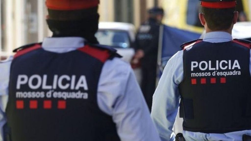 Buscan a un joven acusado de dejar en muerte cerebral a su pareja y en estado crítico a su suegra en Calella de Mar, Barcelona