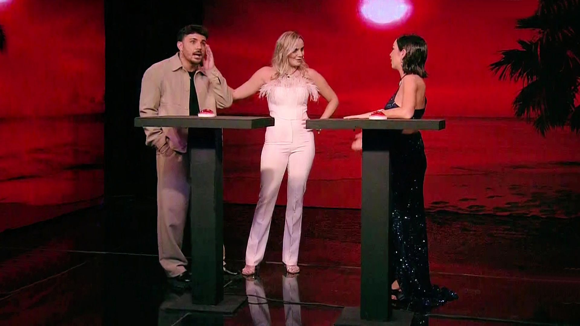 Manuel, Gloria y Anita forman trío