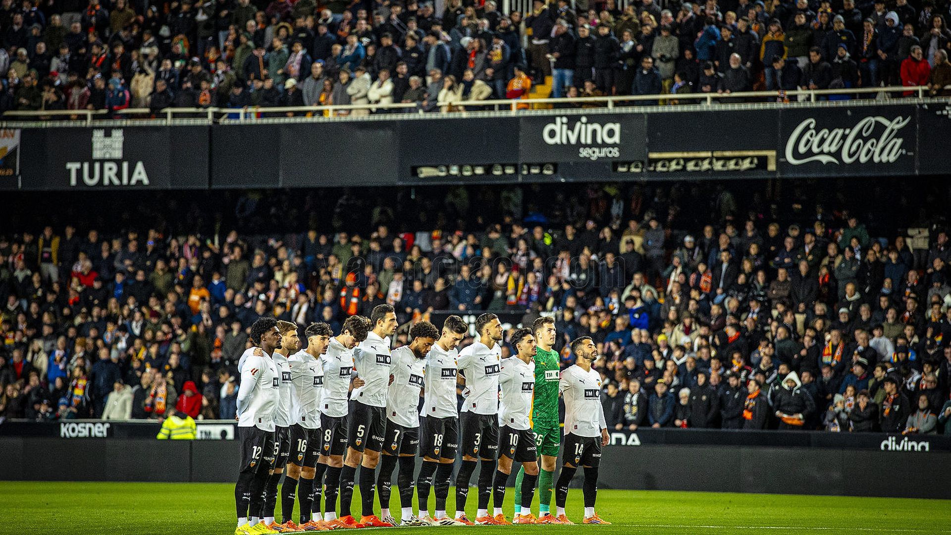 Minuto de silencio en Mestalla