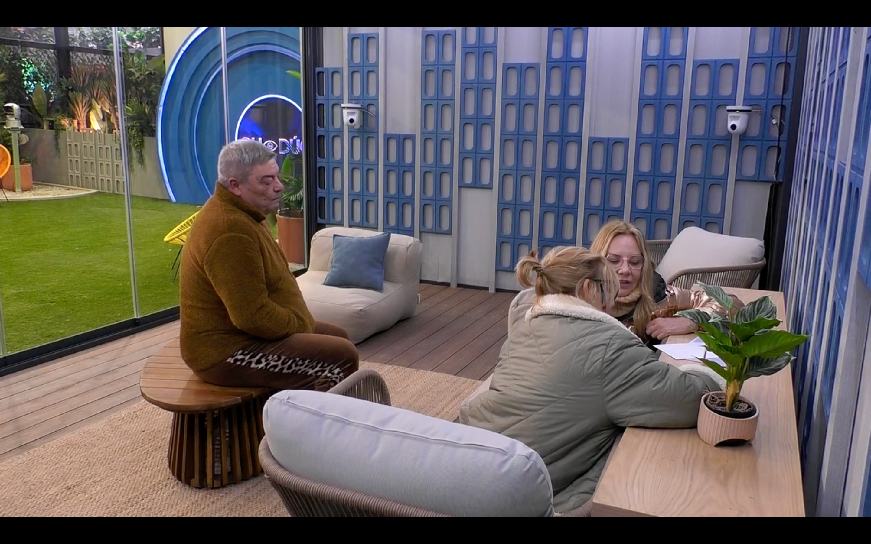 Belén y Carmen preparan la escaleta del programa