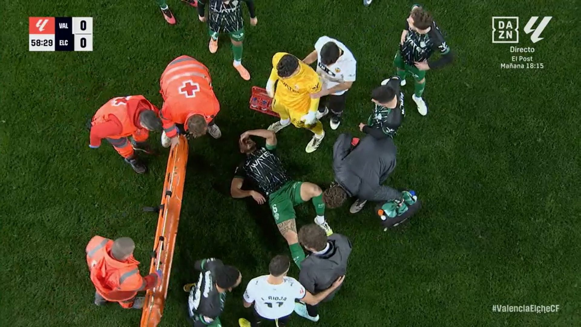 Bigas se marcha en camilla lesionado en el Valencia - Elche