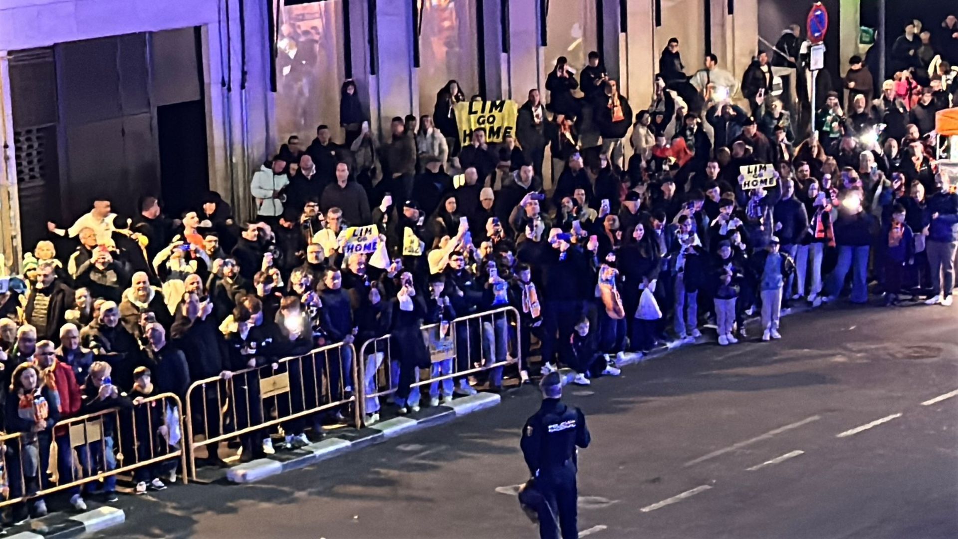 Carteles de Lim Go Home