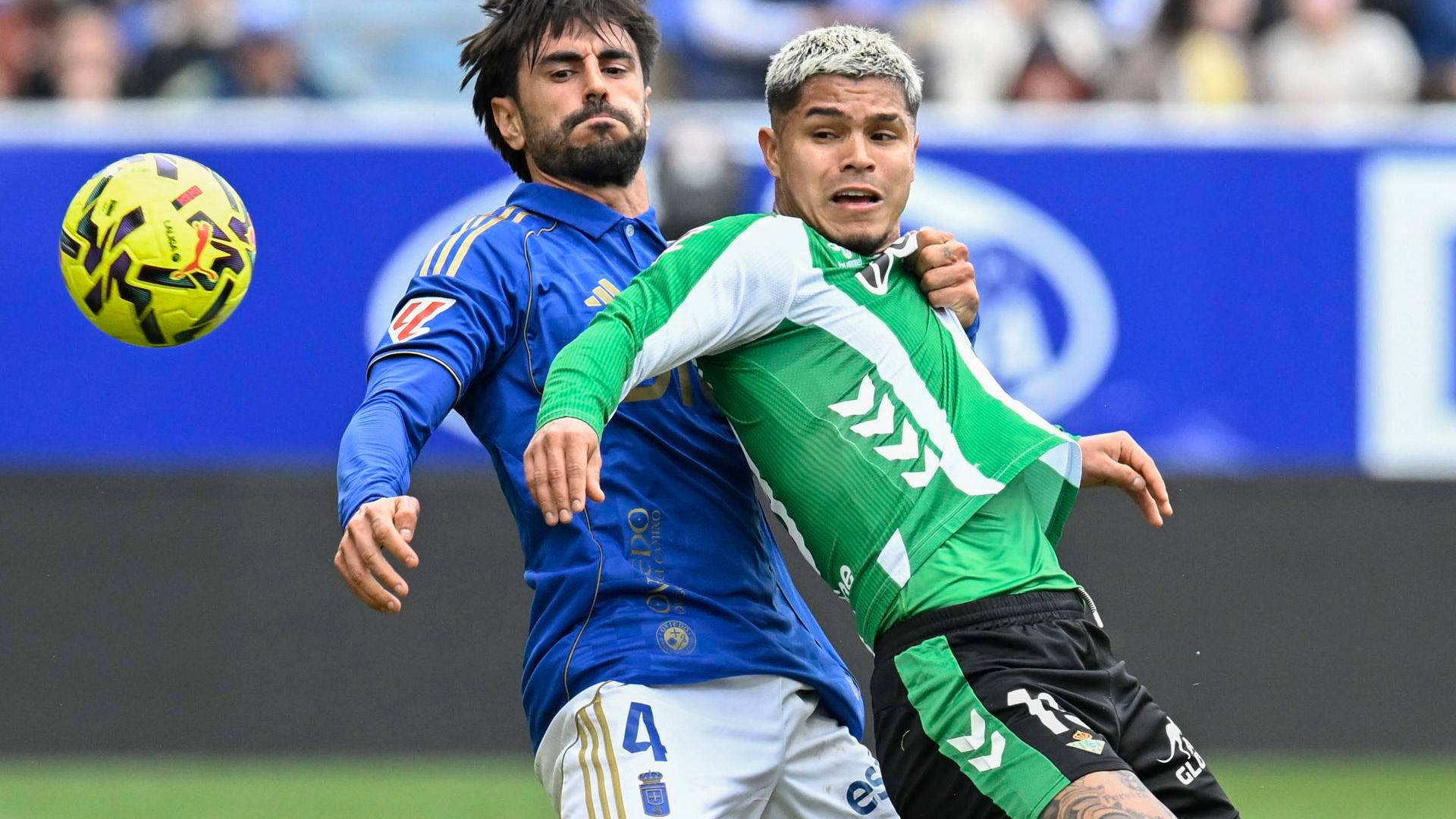 El Cucho Hernández, ante el Oviedo. El Cucho Hernández, ante el Oviedo.