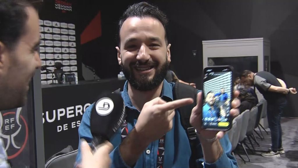 El sueño cumplido de un influencer sirio con su foto con Eric García en plena rueda de prensa: "Cuando juega el Barça soy feliz"