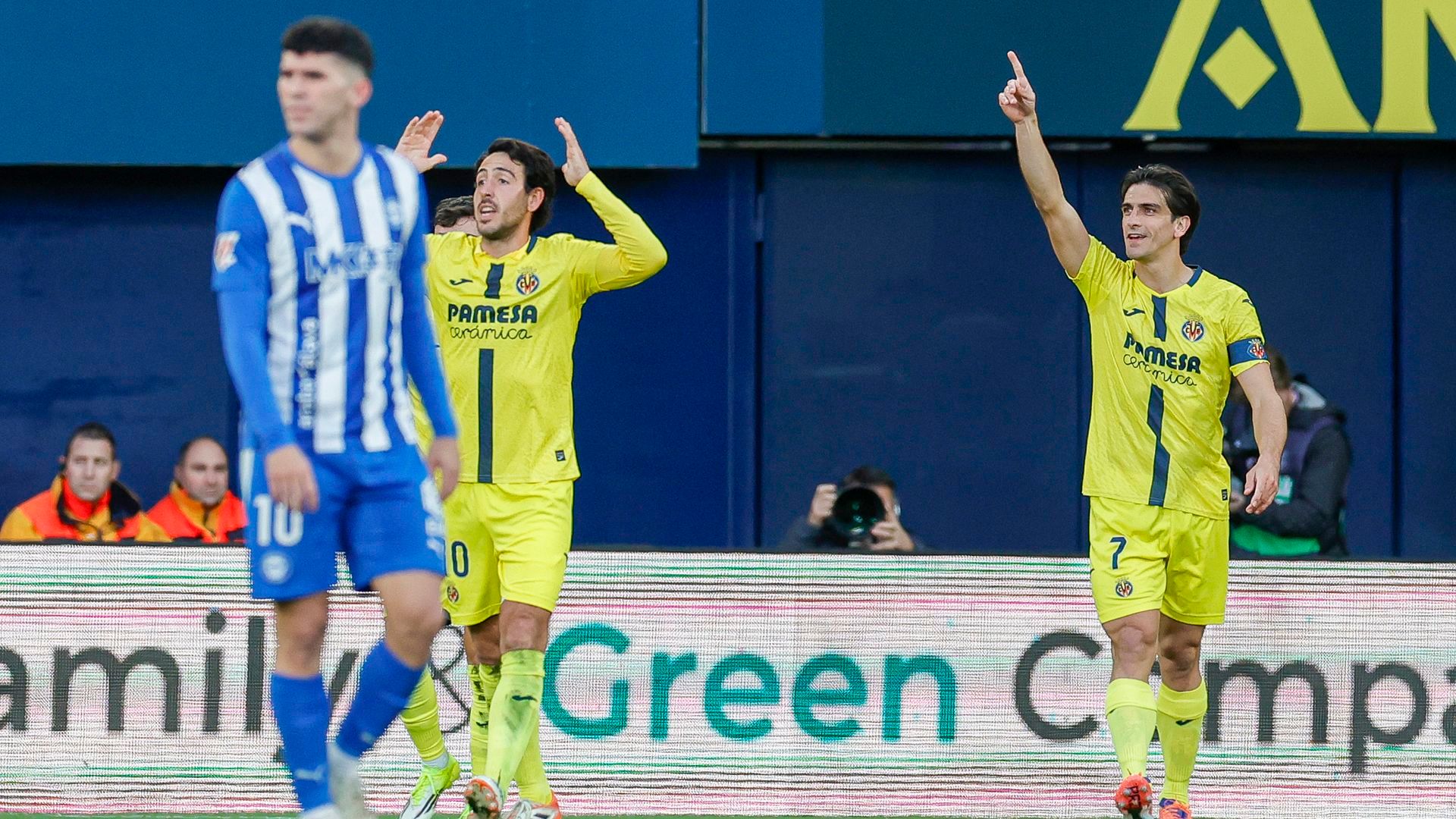 Gerard Moreno celebra su gol en el Villarreal-Alavés
