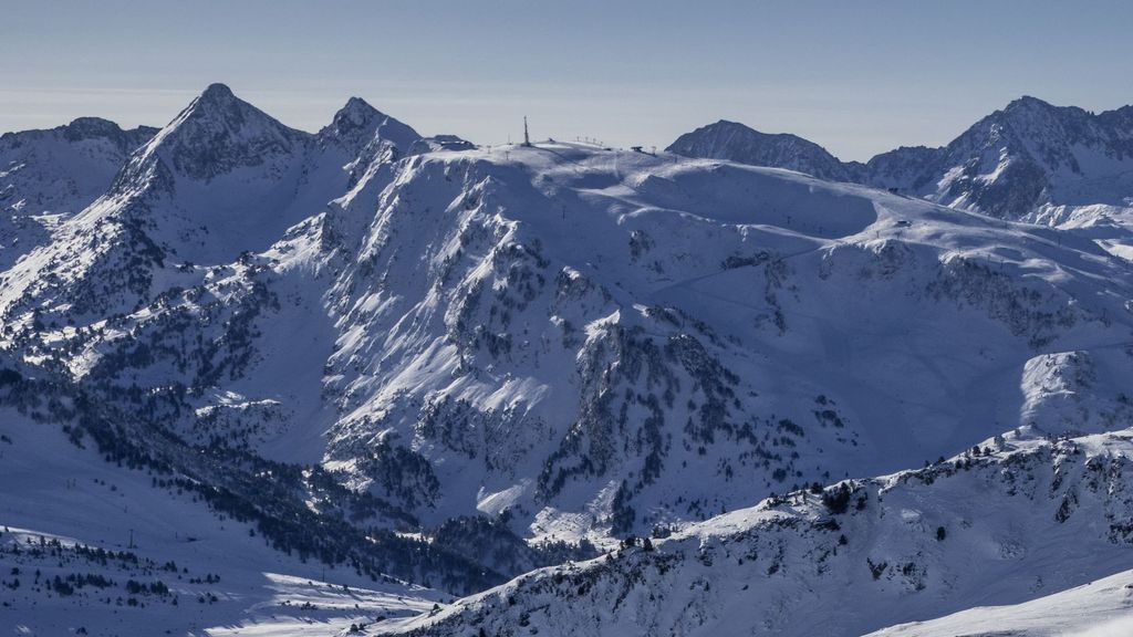 Alerta en Cataluña por la borrasca Goretti: carreteras cortadas y uso obligatorio de cadenas en varias vías por nieve