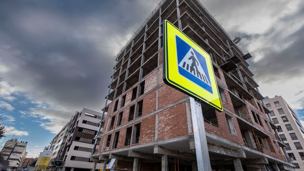 Las cámaras de seguridad captaron la imagen del joven y la menor fallecidos en Logroño momentos antes de precipitarse al vacío