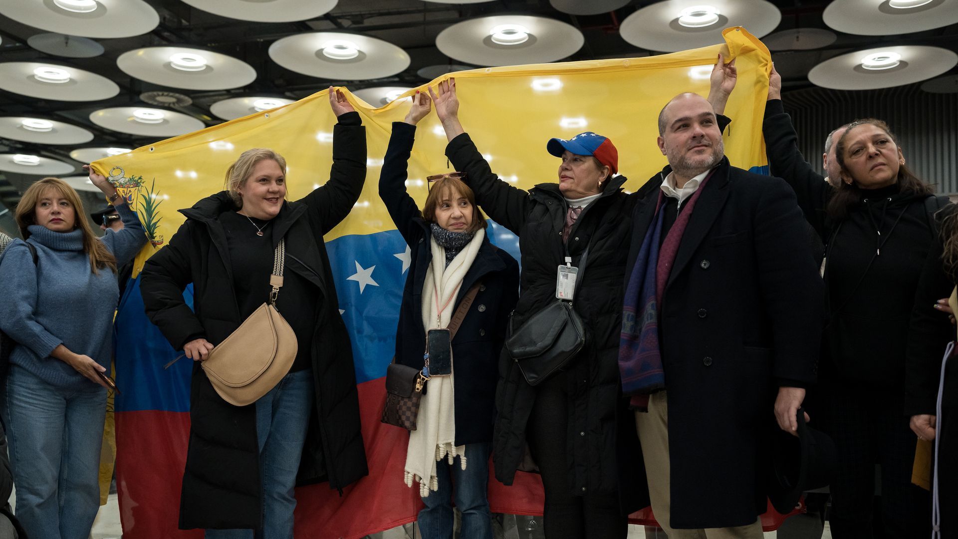 Llegada a Madrid de los cinco españoles liberados por Venezuela
