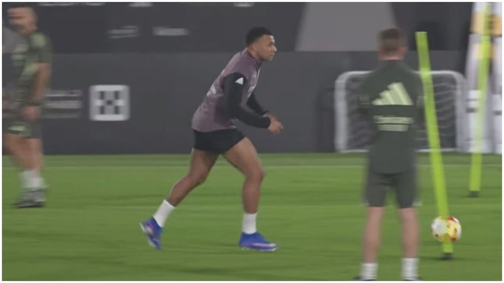 Mbappé se entrena con normalidad y Xabi Alonso tomará la decisión