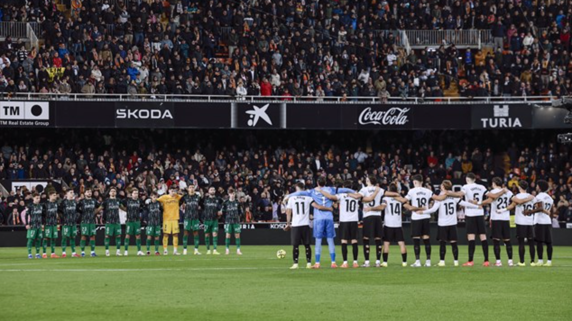 Minuto de silencio en Mestalla