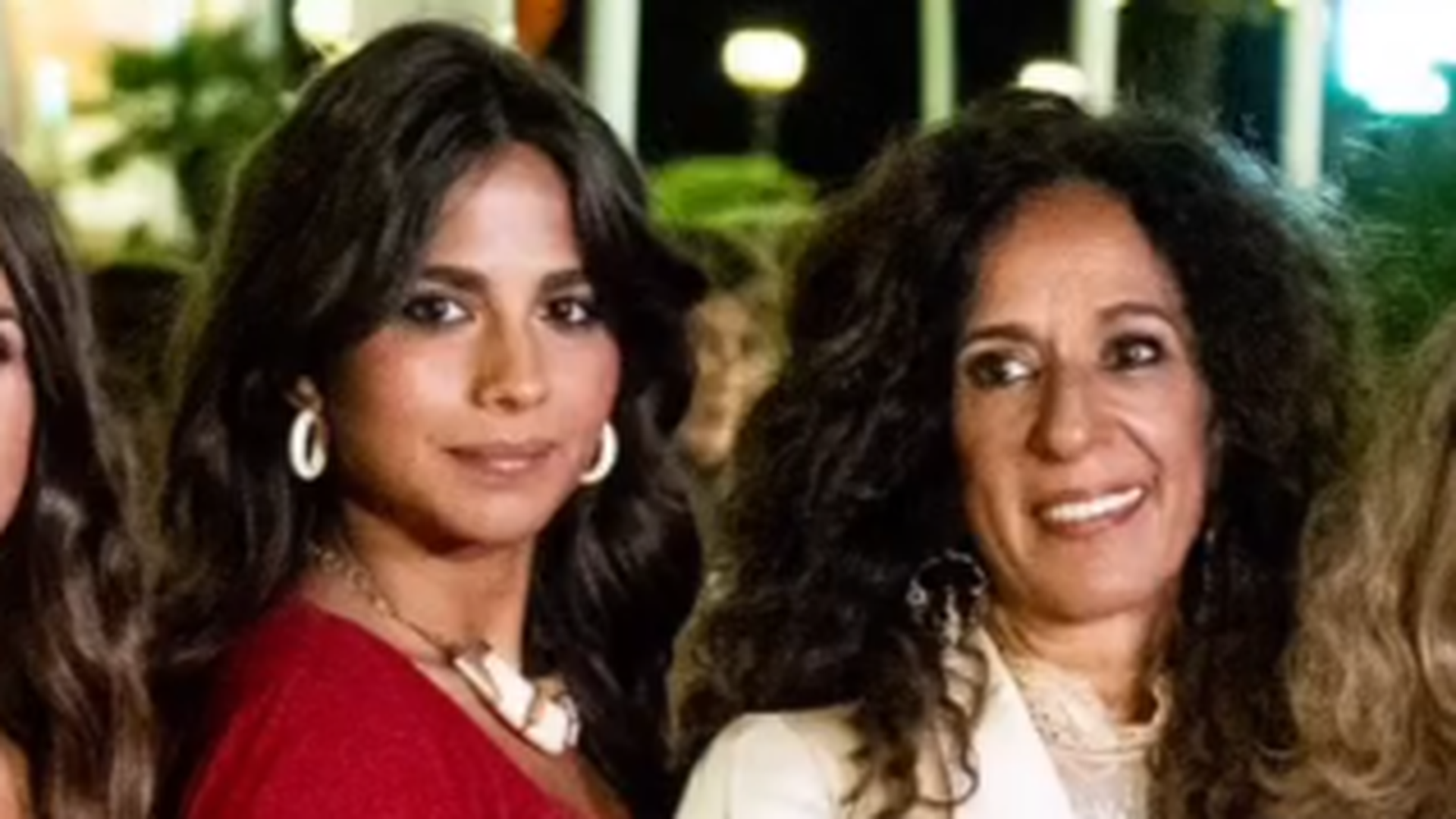 Rosario Flores y su hija, Mariola Orellana Rosario Flores y su hija, Mariola Orellana