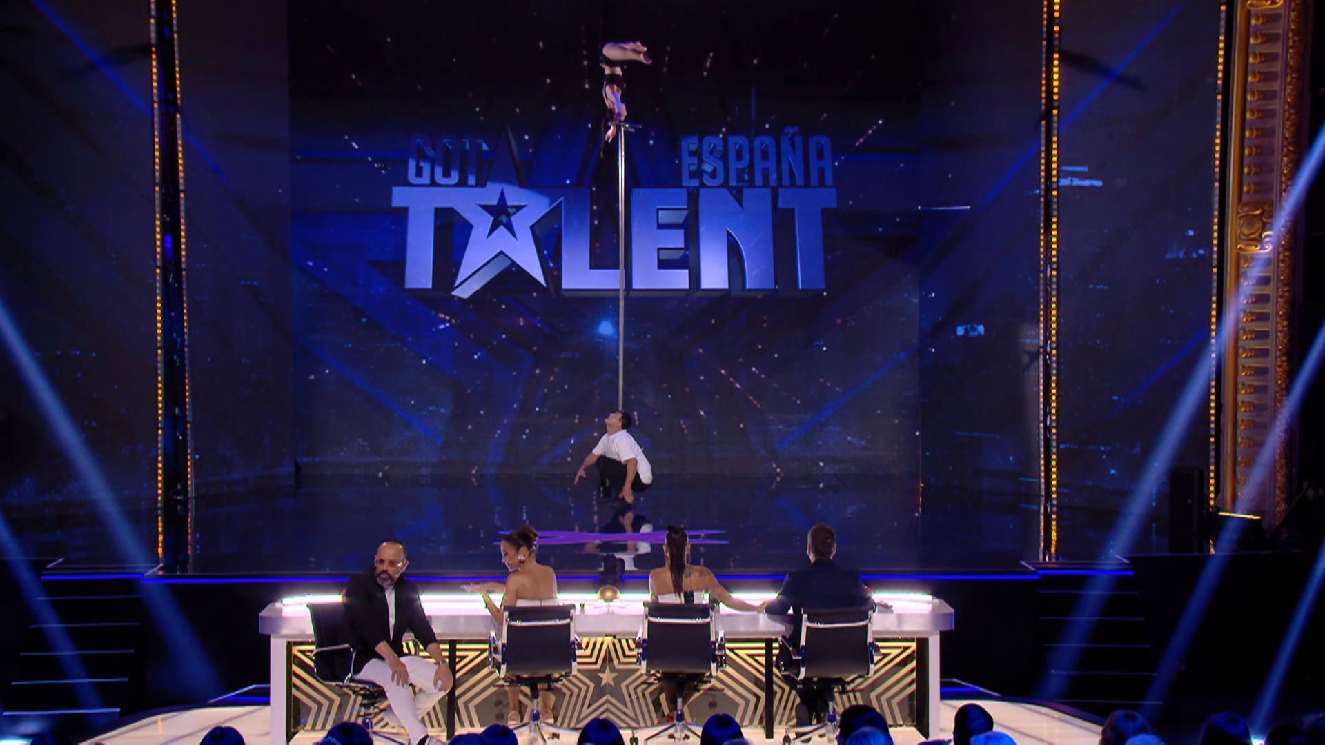 La arriesgada actuación de Dúo Stauberti Got Talent Temporada 11 Top Vídeos 14